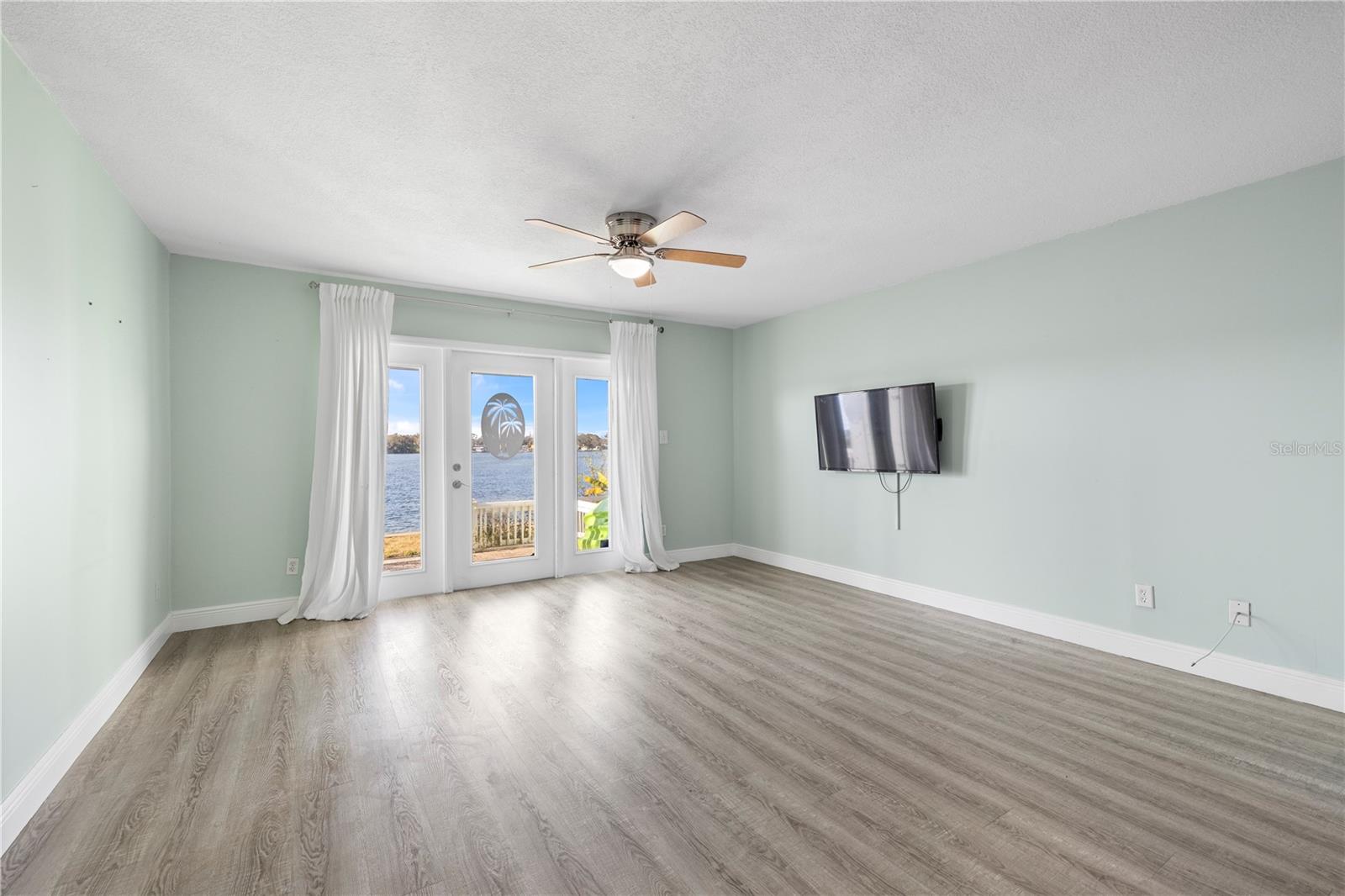 Image 4 of 36 For 125 Pompano Drive Se