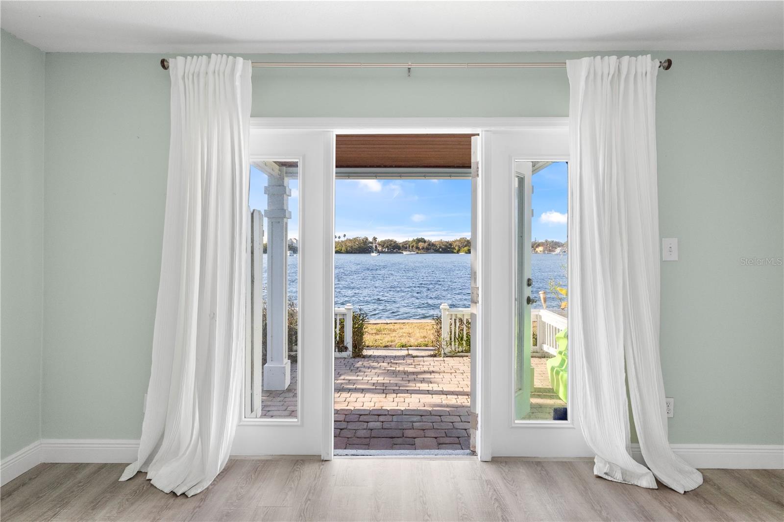 Image 5 of 36 For 125 Pompano Drive Se