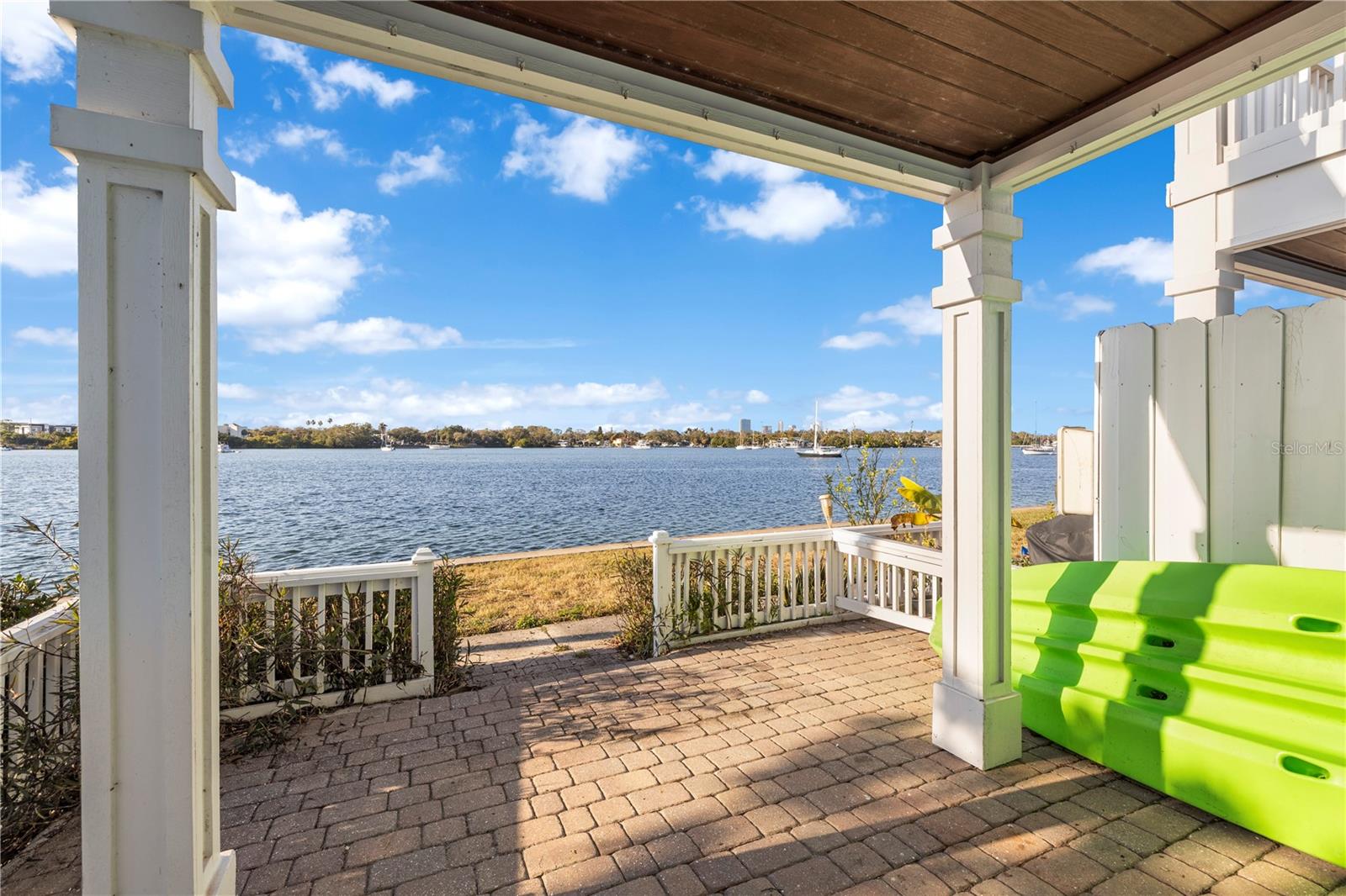 Image 6 of 36 For 125 Pompano Drive Se