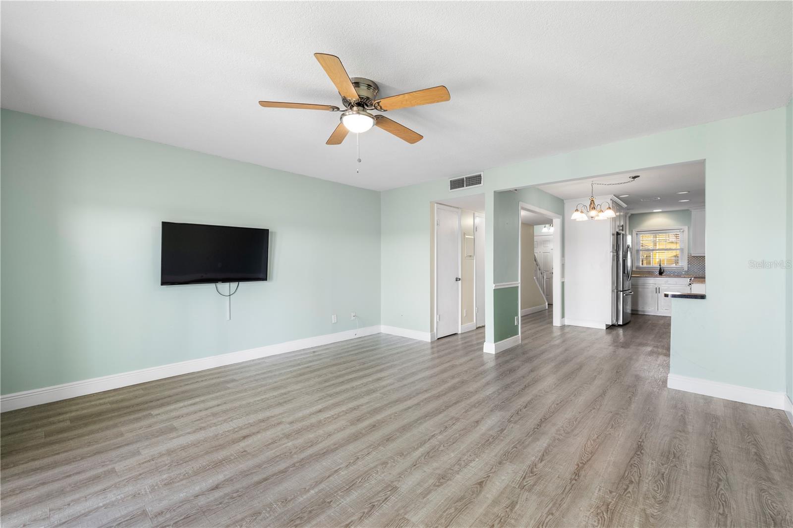 Image 7 of 36 For 125 Pompano Drive Se