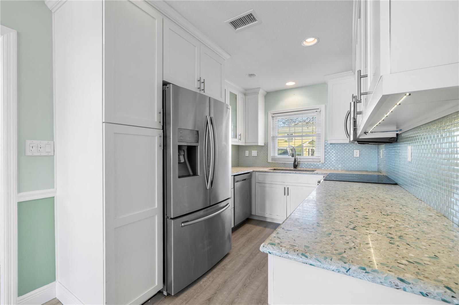 Image 8 of 36 For 125 Pompano Drive Se