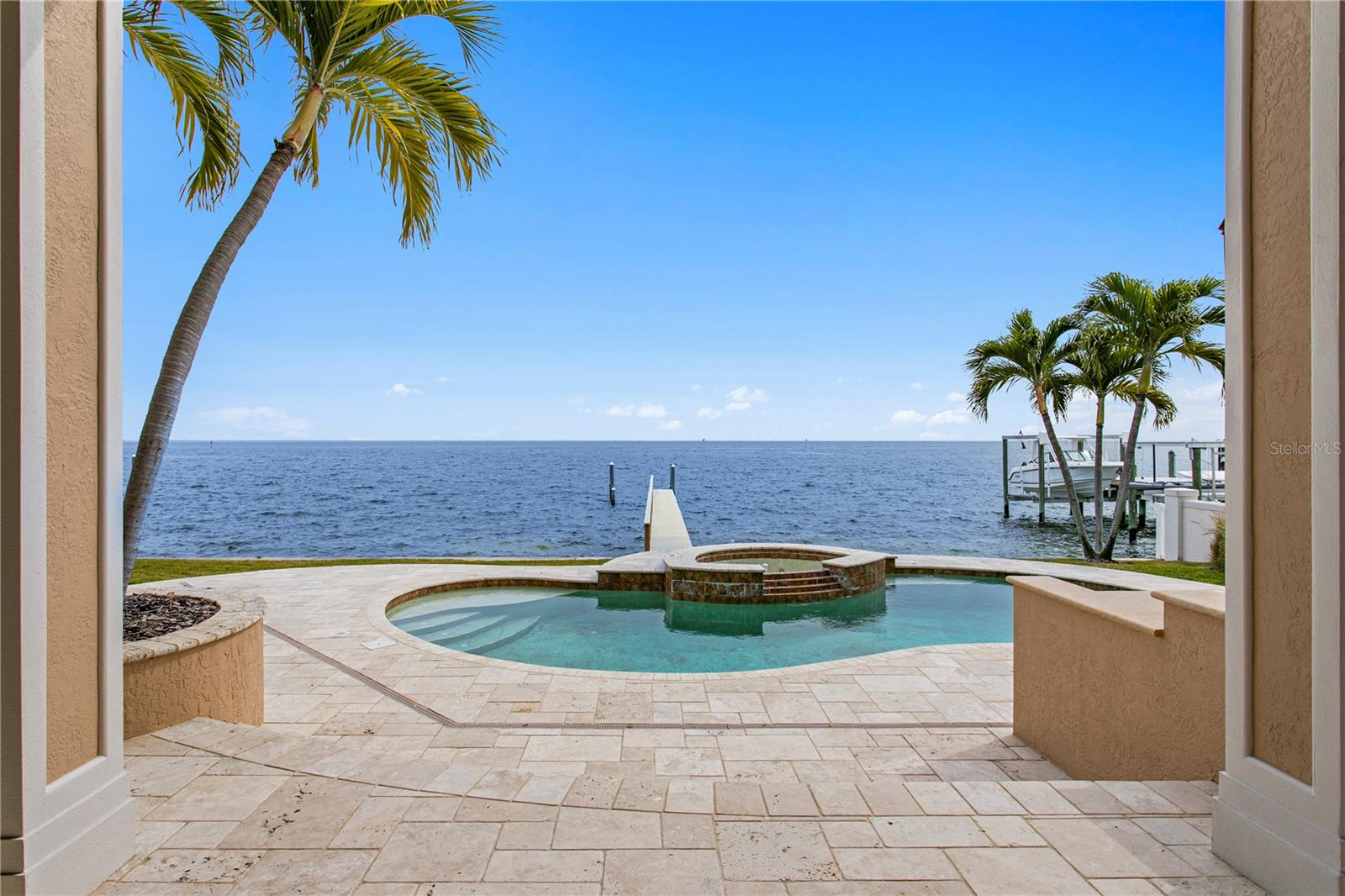 Listing photo id 11 for 1737 Brightwaters Boulevard Ne