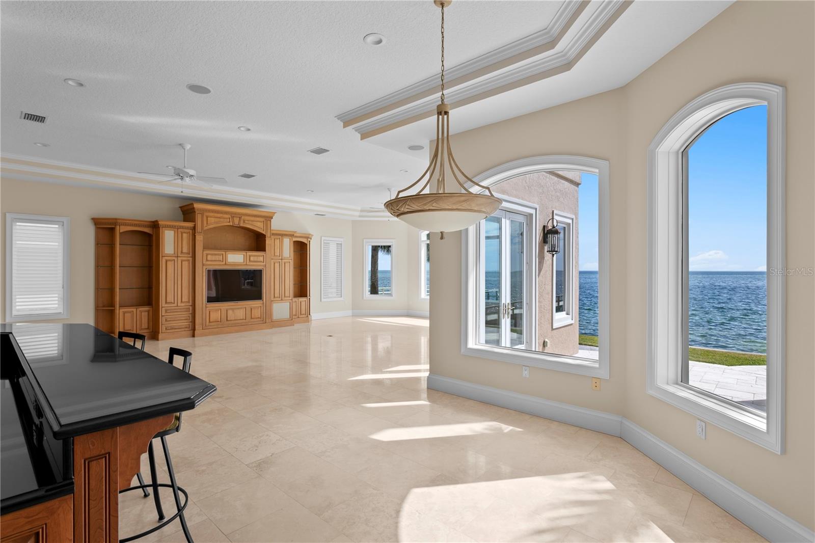 Listing photo id 12 for 1737 Brightwaters Boulevard Ne