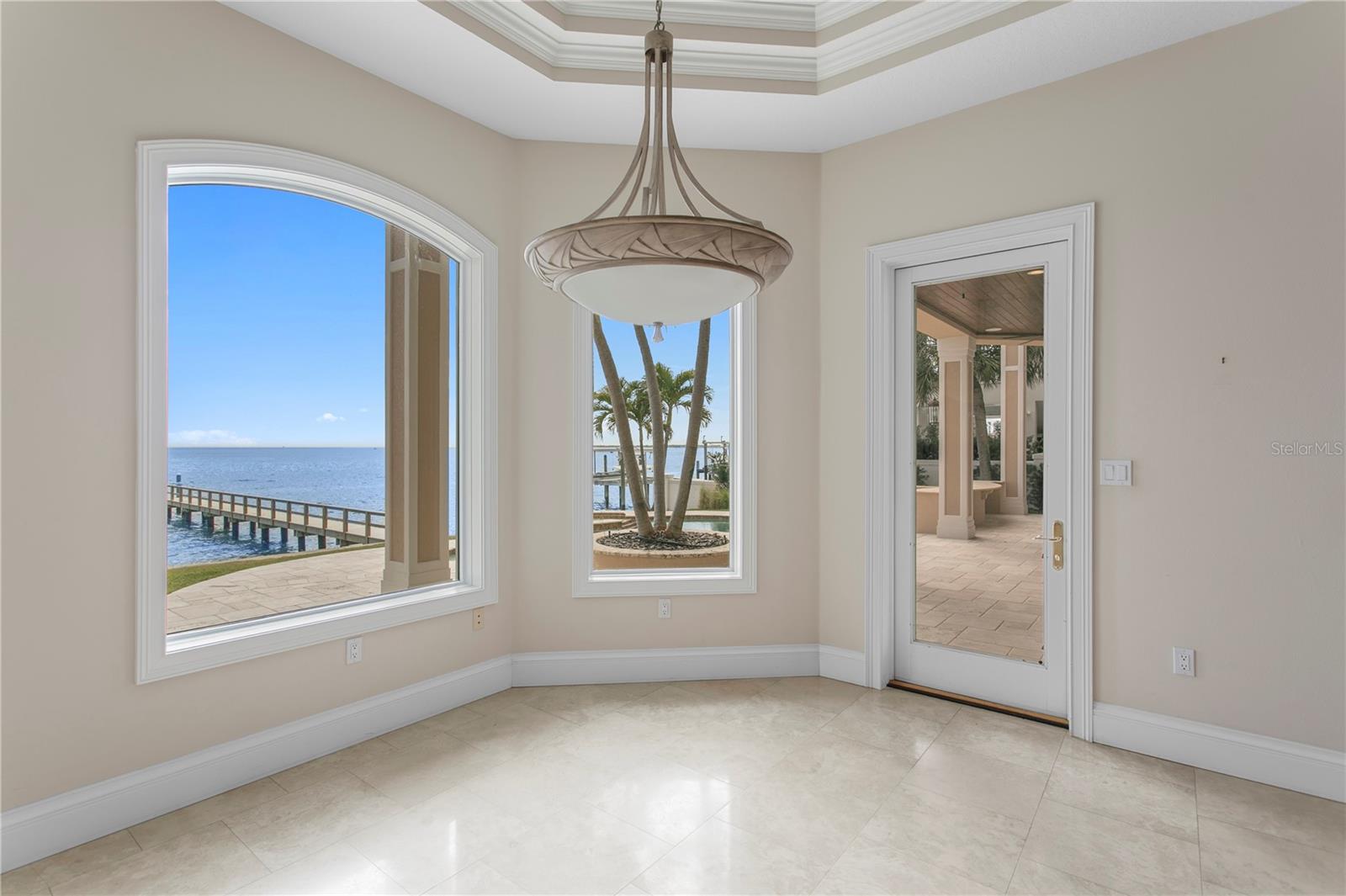 Listing photo id 13 for 1737 Brightwaters Boulevard Ne