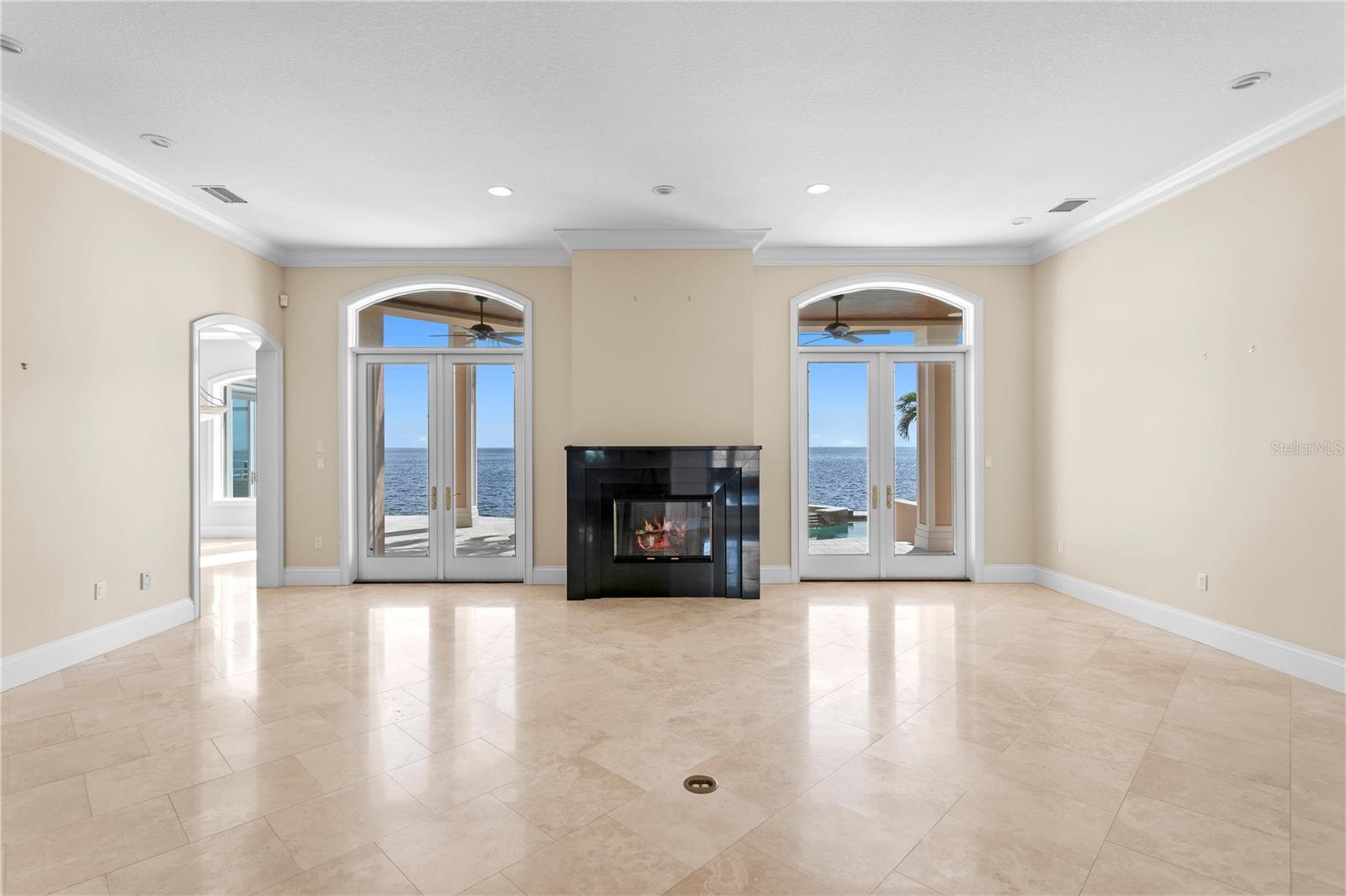 Listing photo id 14 for 1737 Brightwaters Boulevard Ne