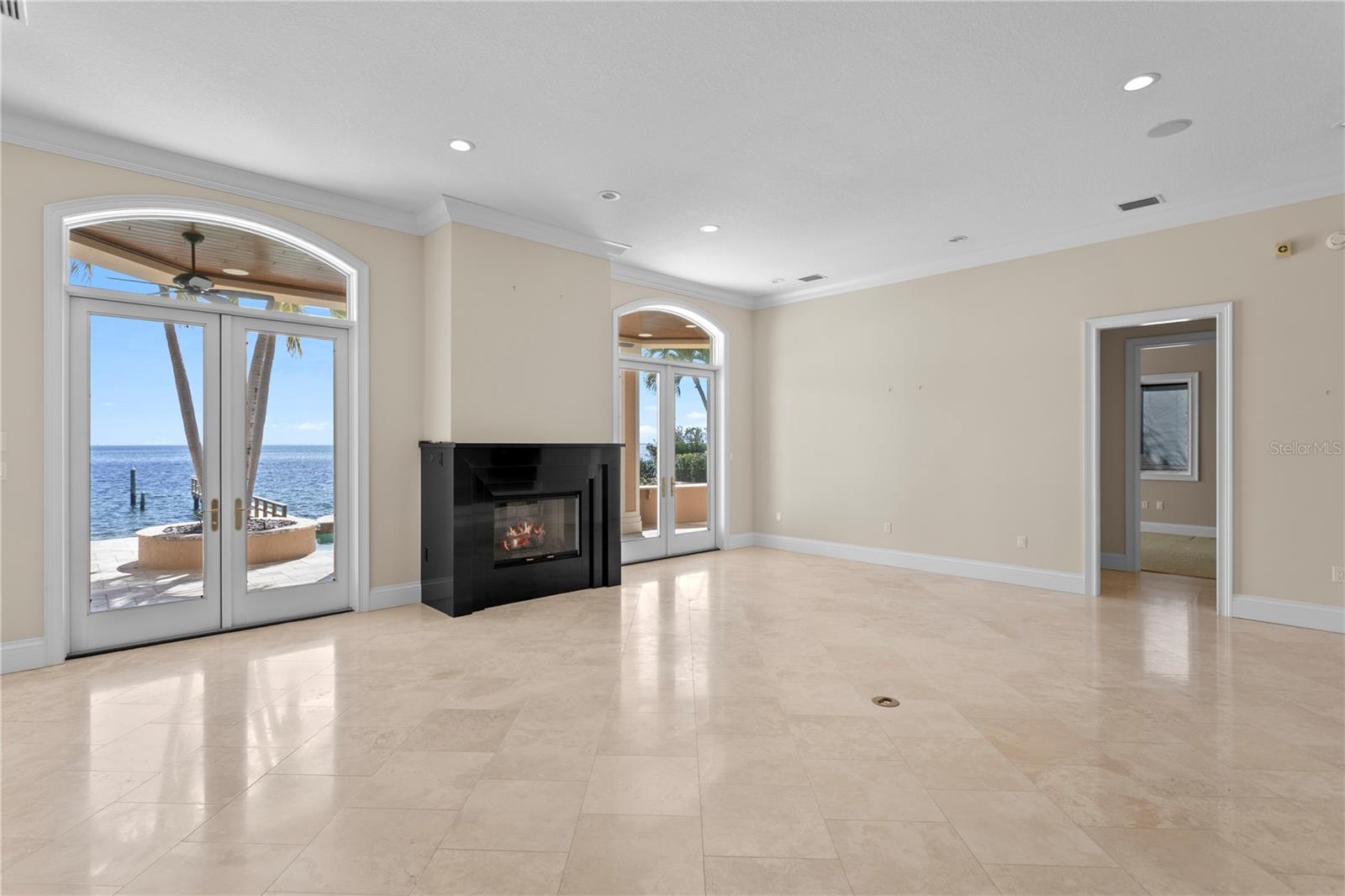 Listing photo id 15 for 1737 Brightwaters Boulevard Ne