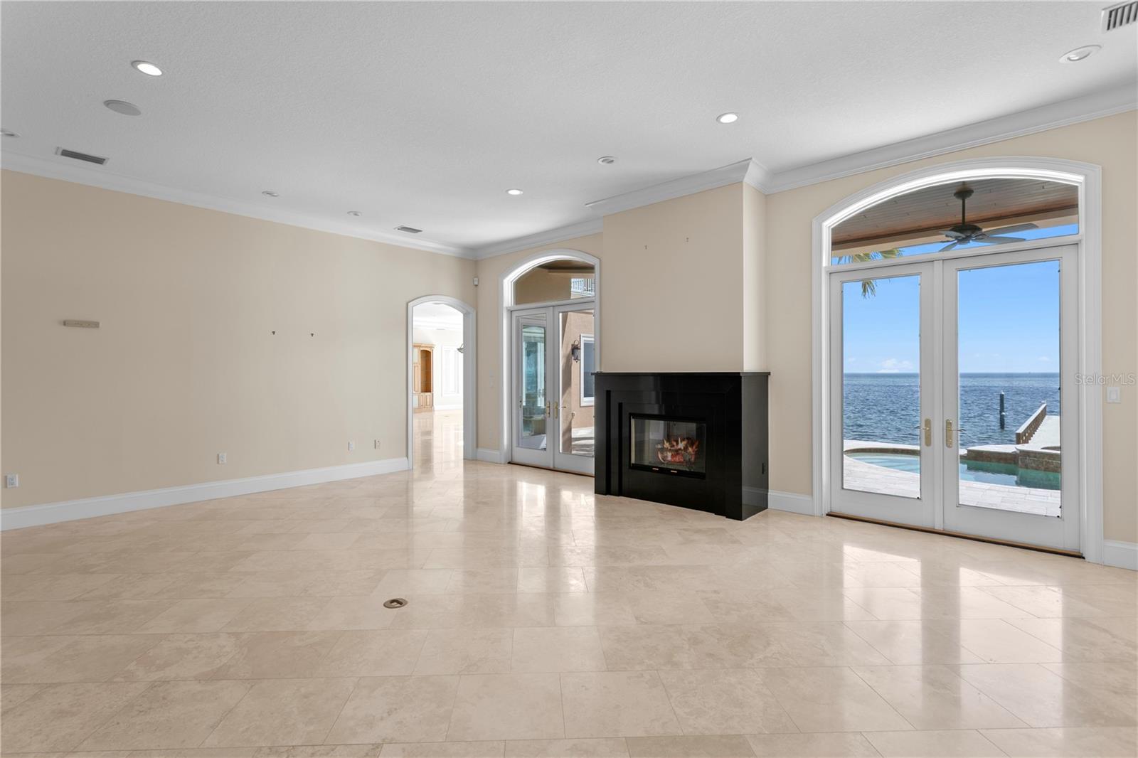 Listing photo id 16 for 1737 Brightwaters Boulevard Ne