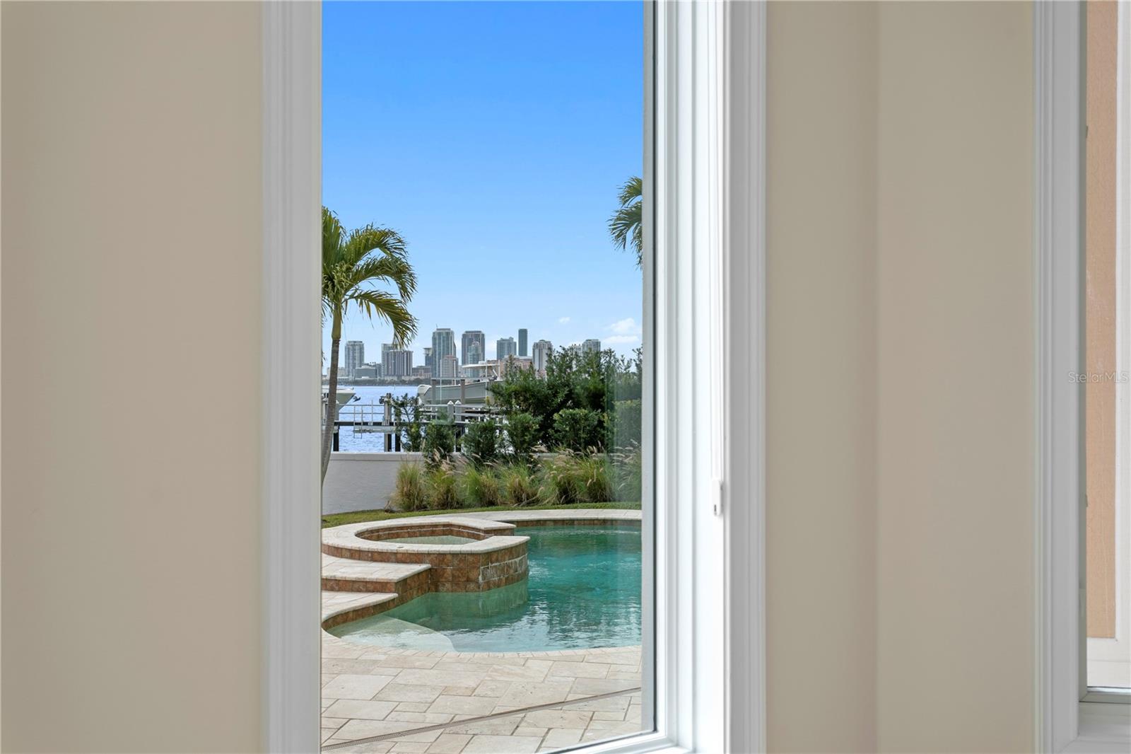 Listing photo id 17 for 1737 Brightwaters Boulevard Ne