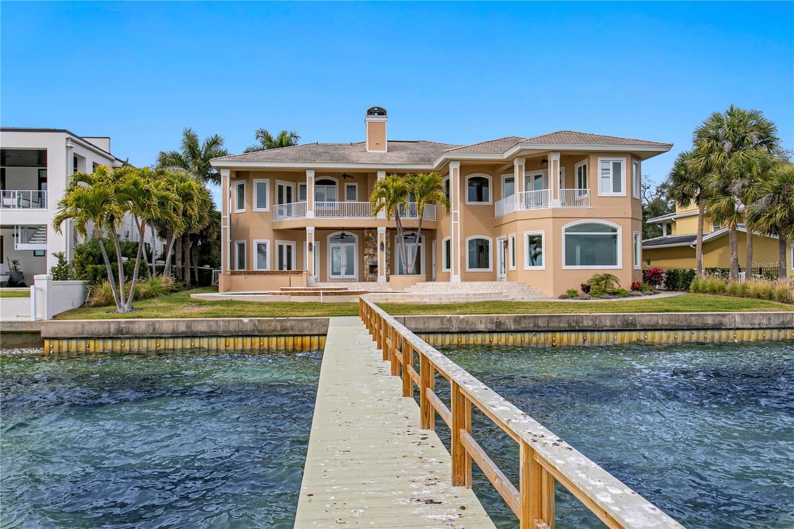 Listing photo id 0 for 1737 Brightwaters Boulevard Ne