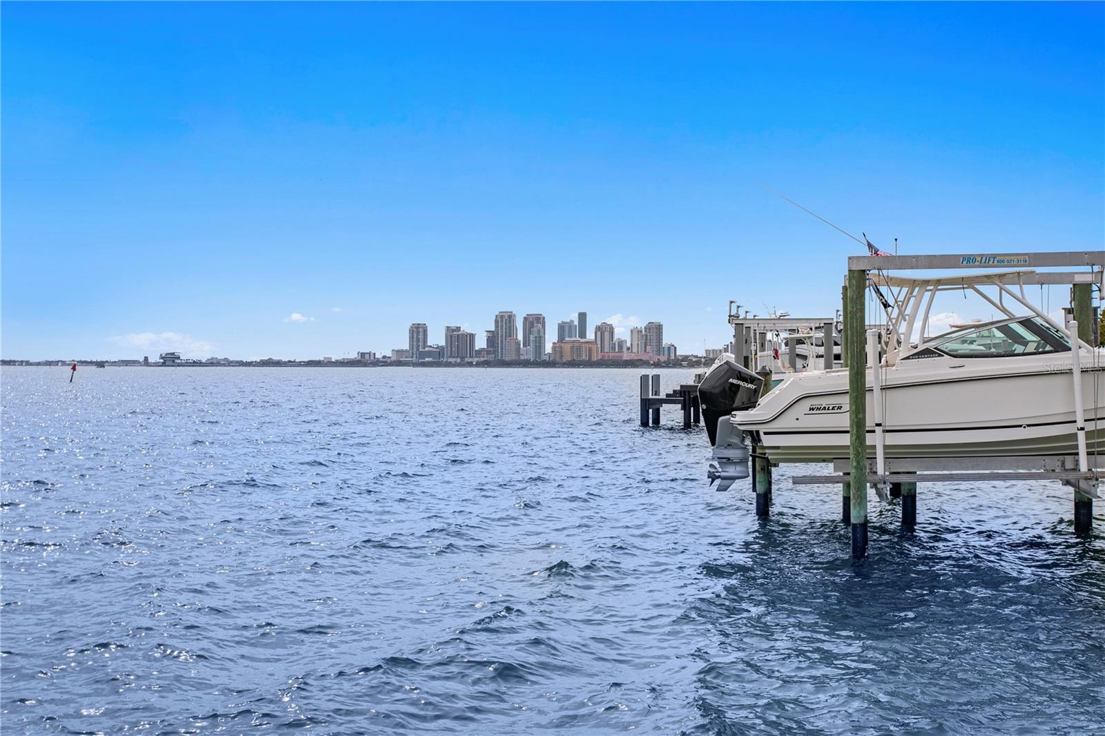 Listing photo id 2 for 1737 Brightwaters Boulevard Ne