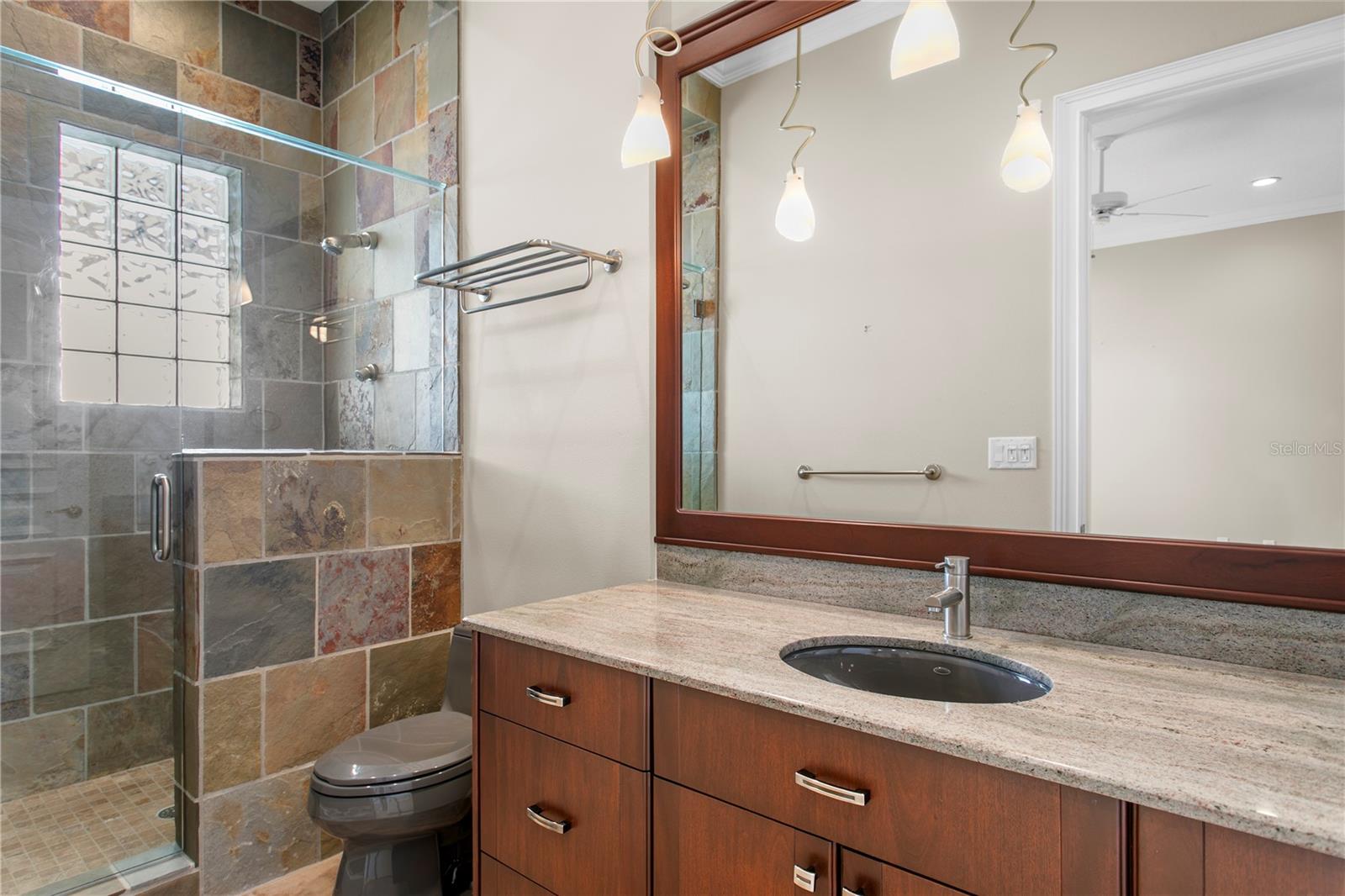 Listing photo id 40 for 1737 Brightwaters Boulevard Ne