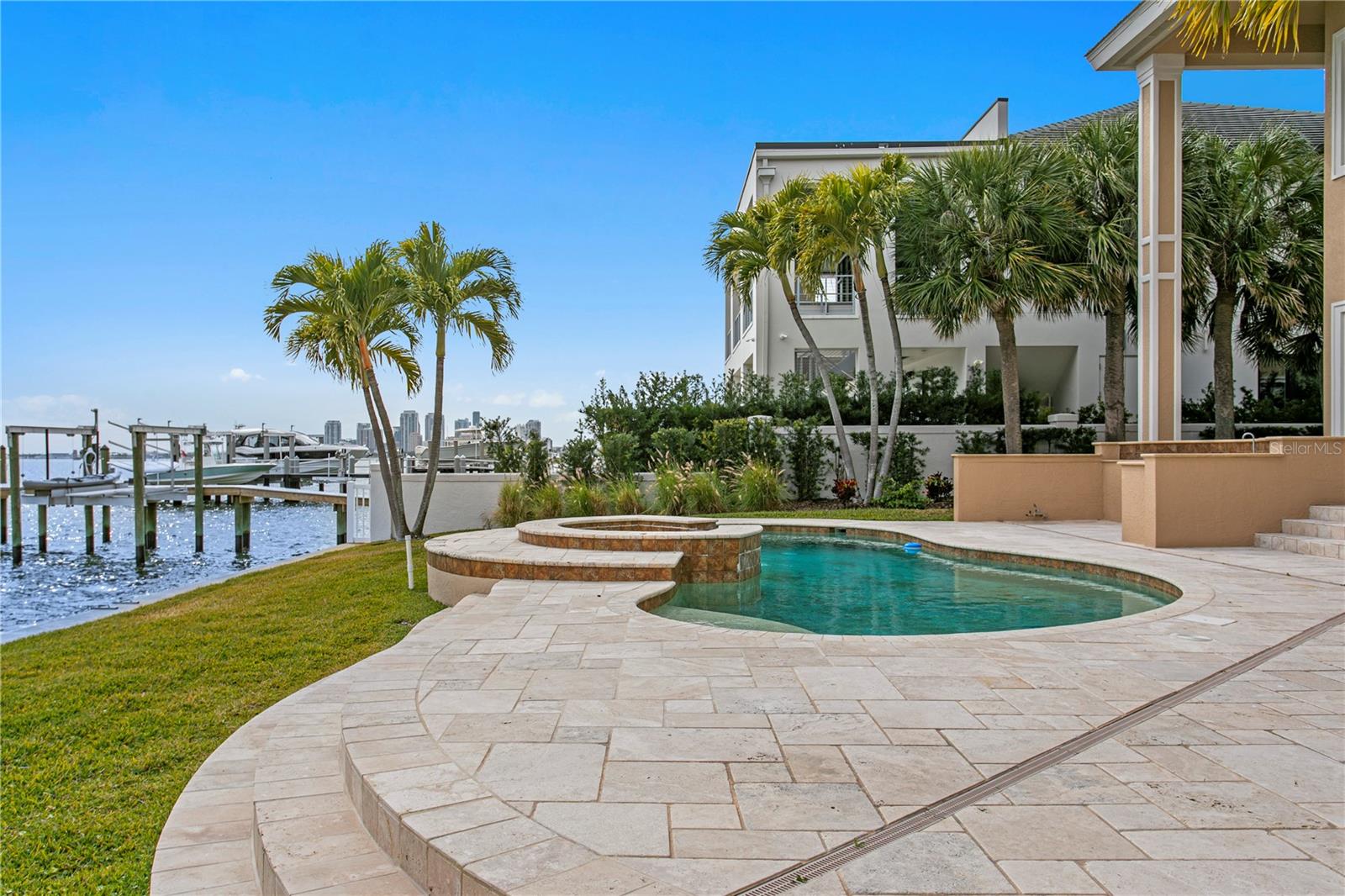 Listing photo id 42 for 1737 Brightwaters Boulevard Ne