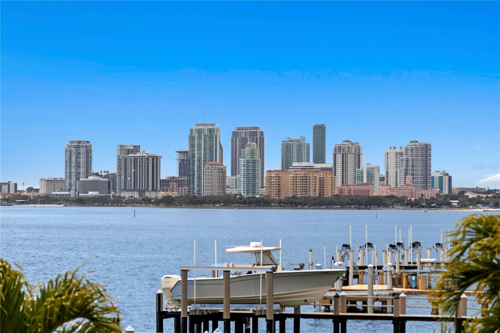 Listing photo id 3 for 1737 Brightwaters Boulevard Ne