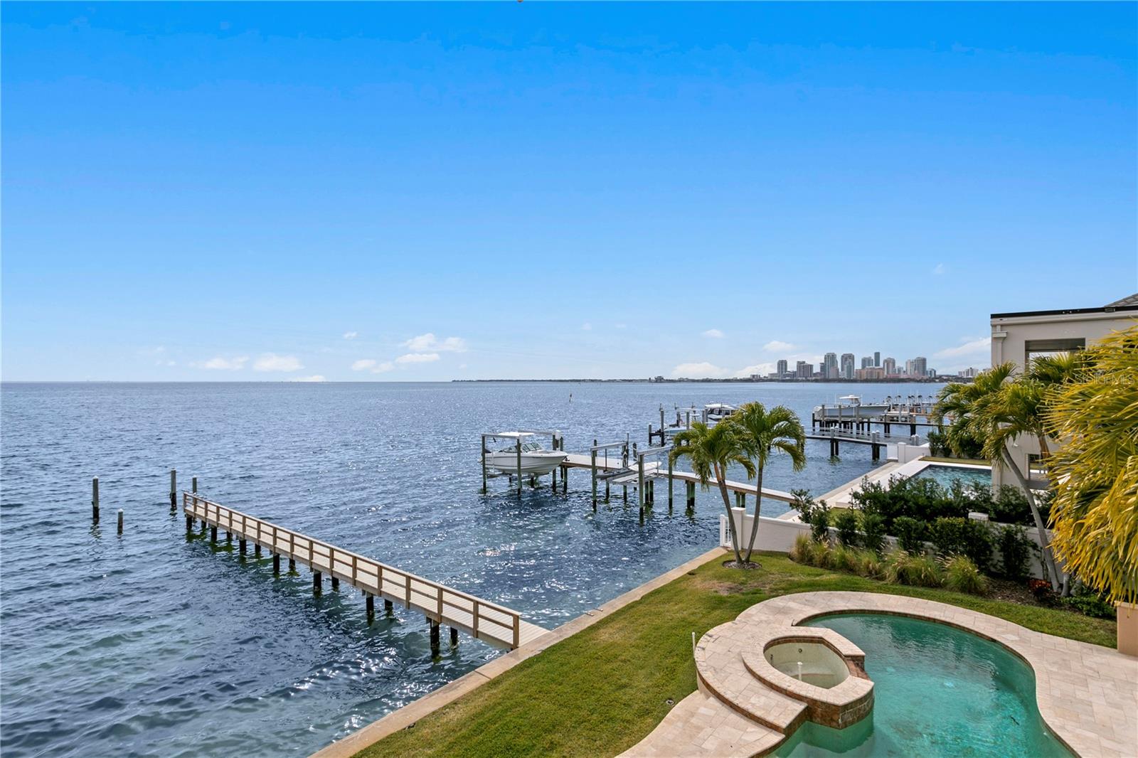 Listing photo id 4 for 1737 Brightwaters Boulevard Ne