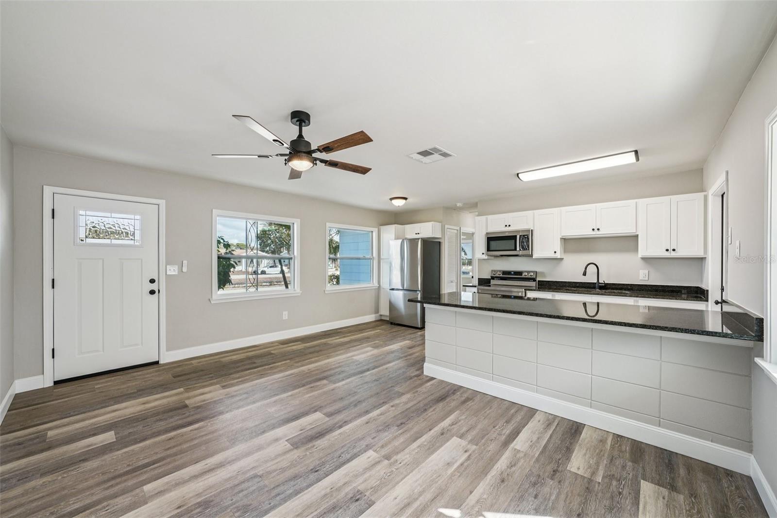 Image 11 of 46 For 5428 Burlington Avenue N