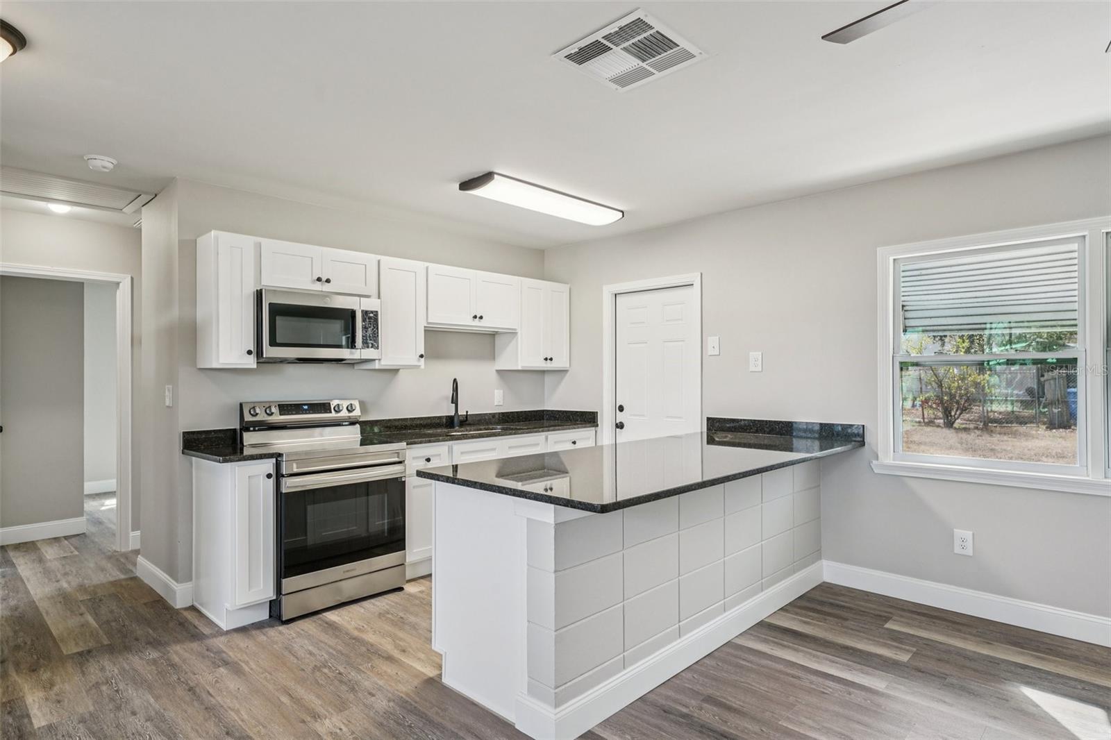 Image 14 of 46 For 5428 Burlington Avenue N