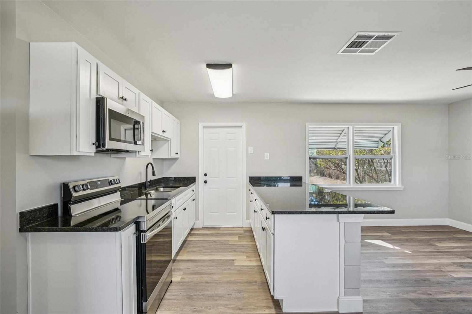 Image 15 of 46 For 5428 Burlington Avenue N