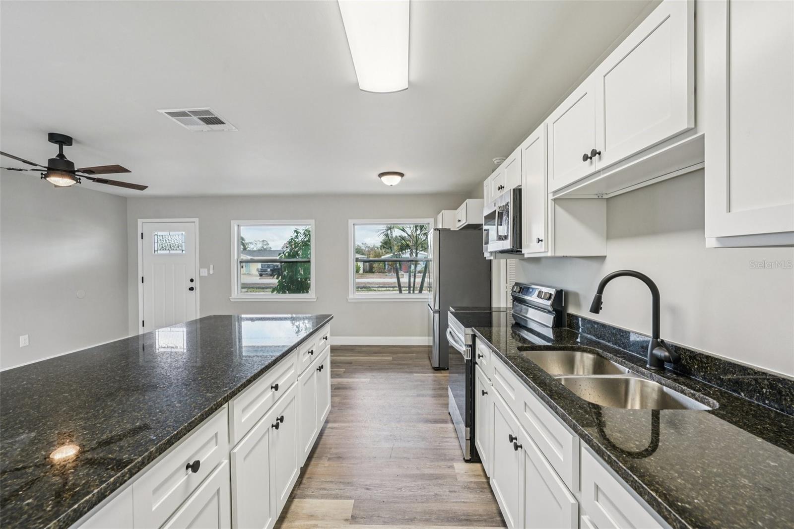 Image 17 of 46 For 5428 Burlington Avenue N