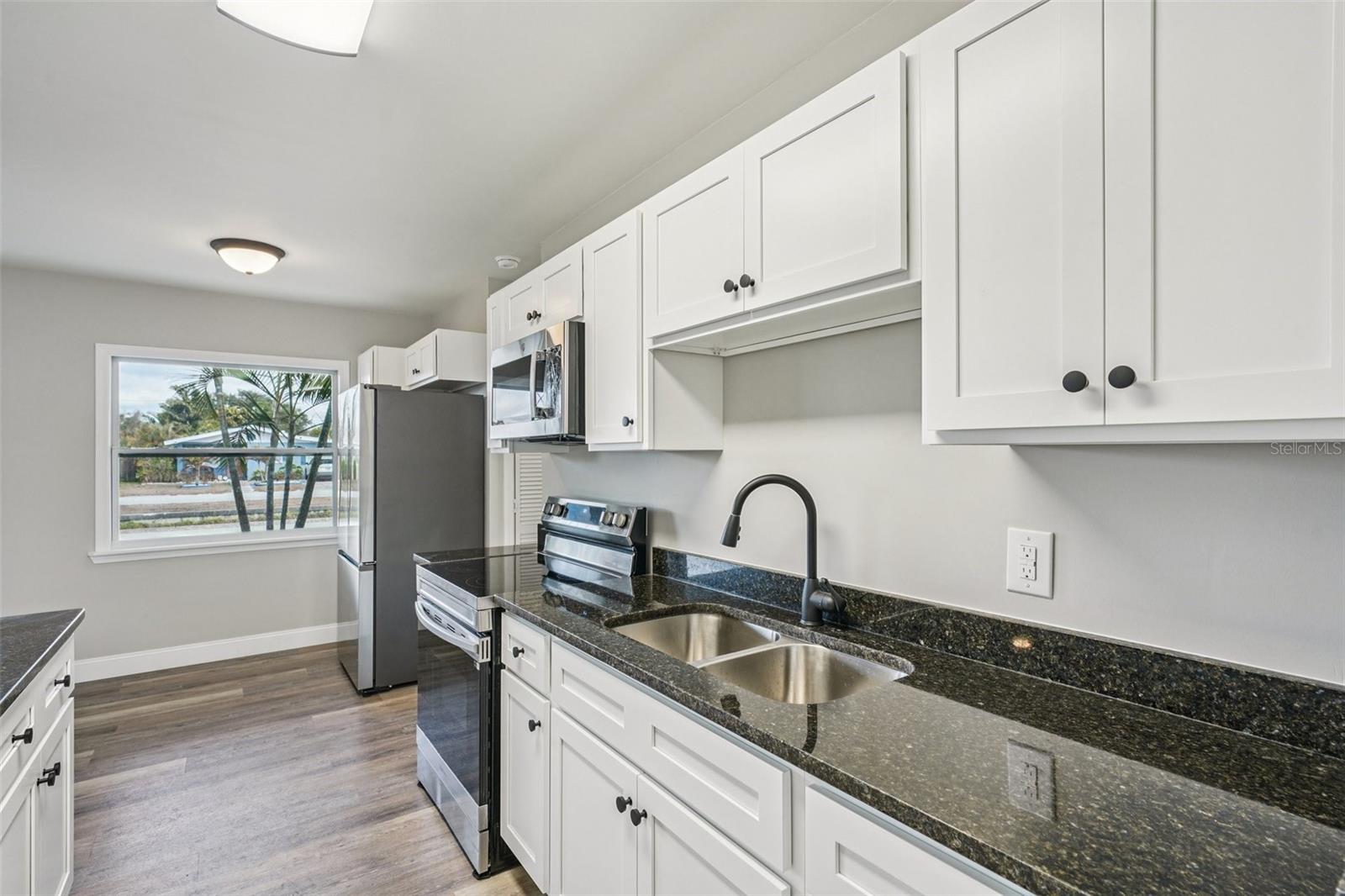 Image 18 of 46 For 5428 Burlington Avenue N