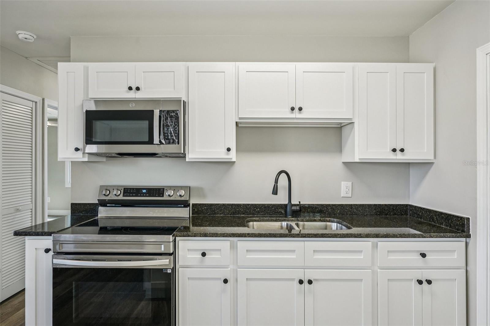 Image 20 of 46 For 5428 Burlington Avenue N