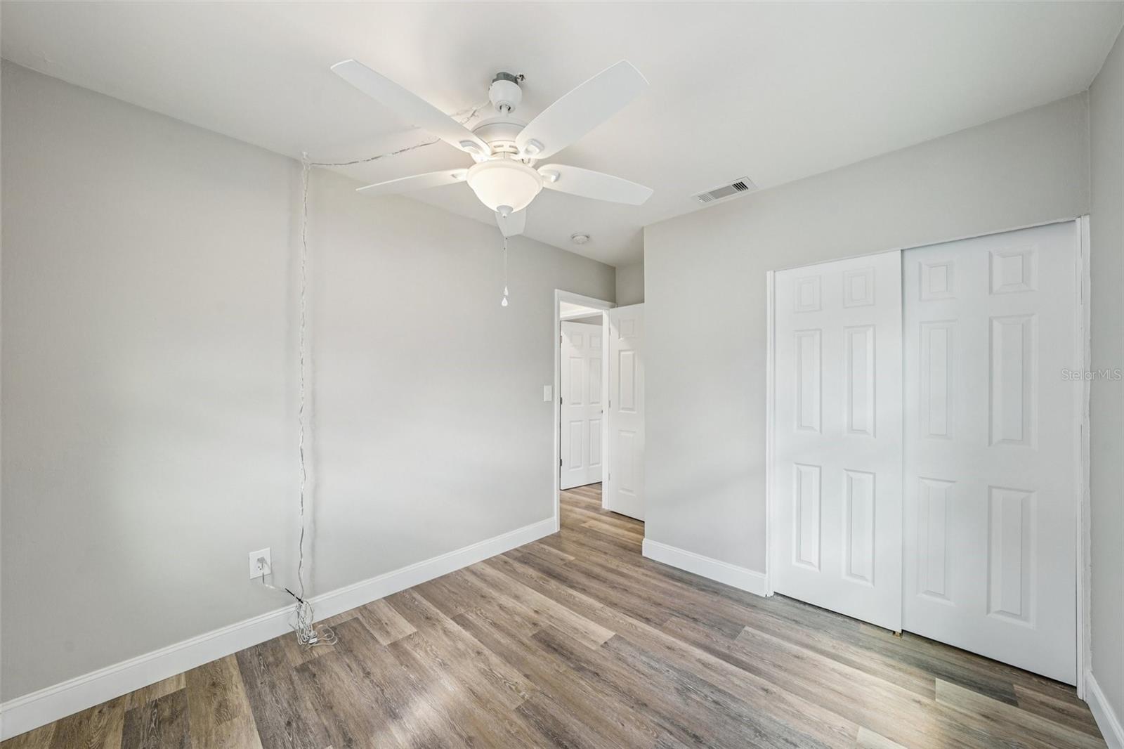 Image 22 of 46 For 5428 Burlington Avenue N