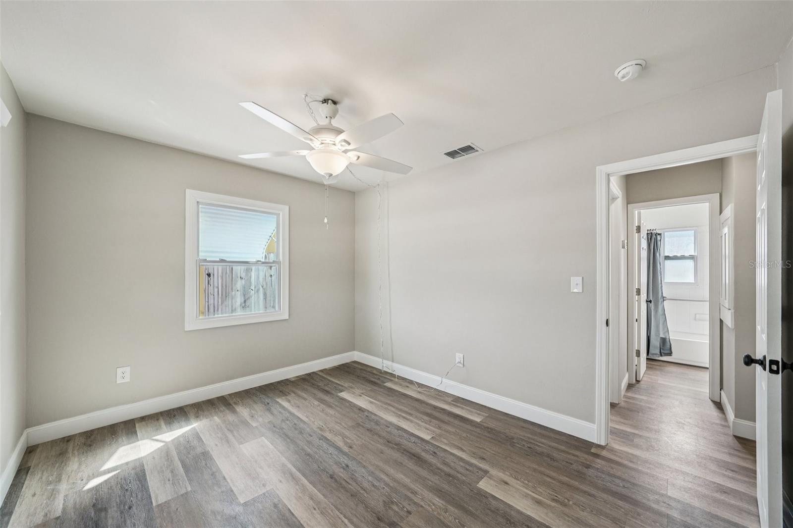 Image 24 of 46 For 5428 Burlington Avenue N