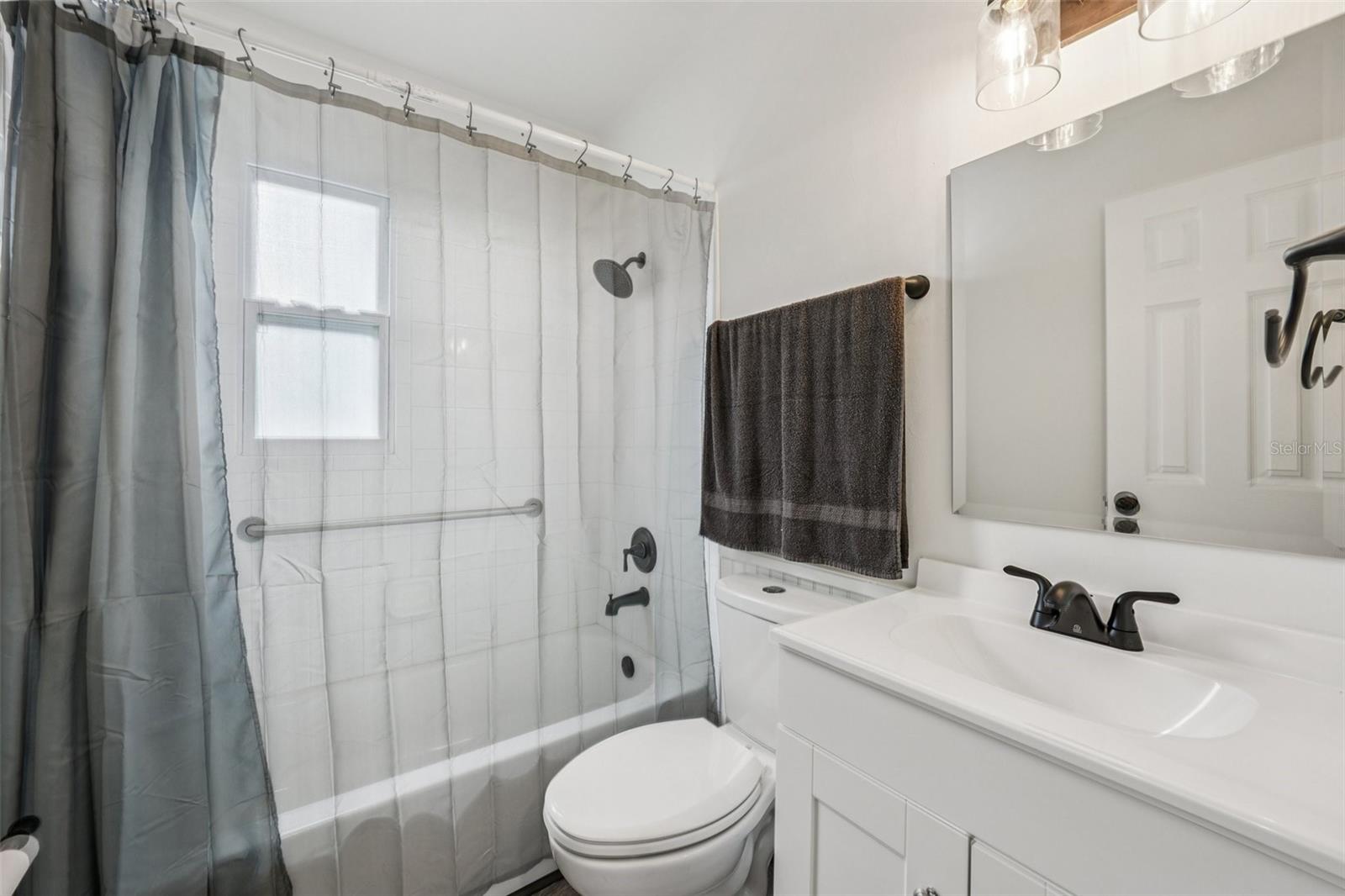 Image 26 of 46 For 5428 Burlington Avenue N