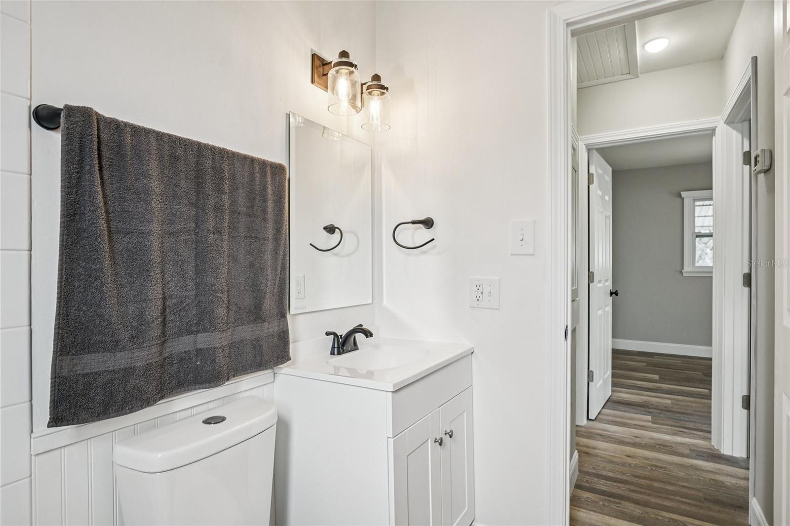 Image 27 of 46 For 5428 Burlington Avenue N