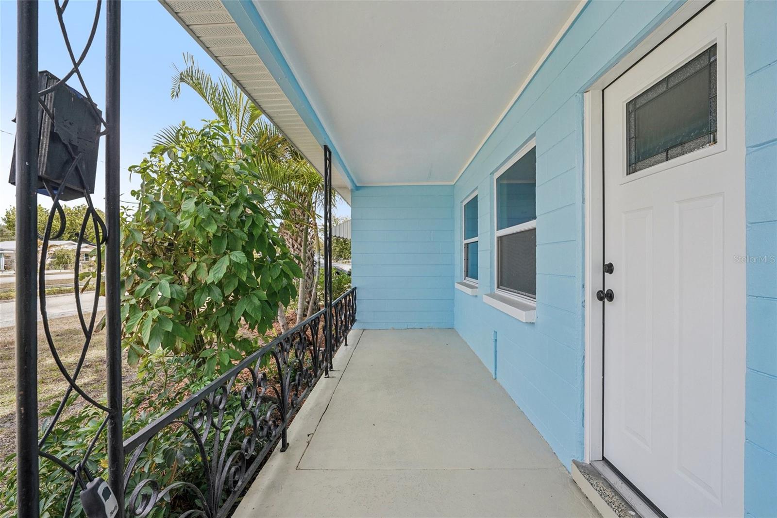 Image 5 of 46 For 5428 Burlington Avenue N