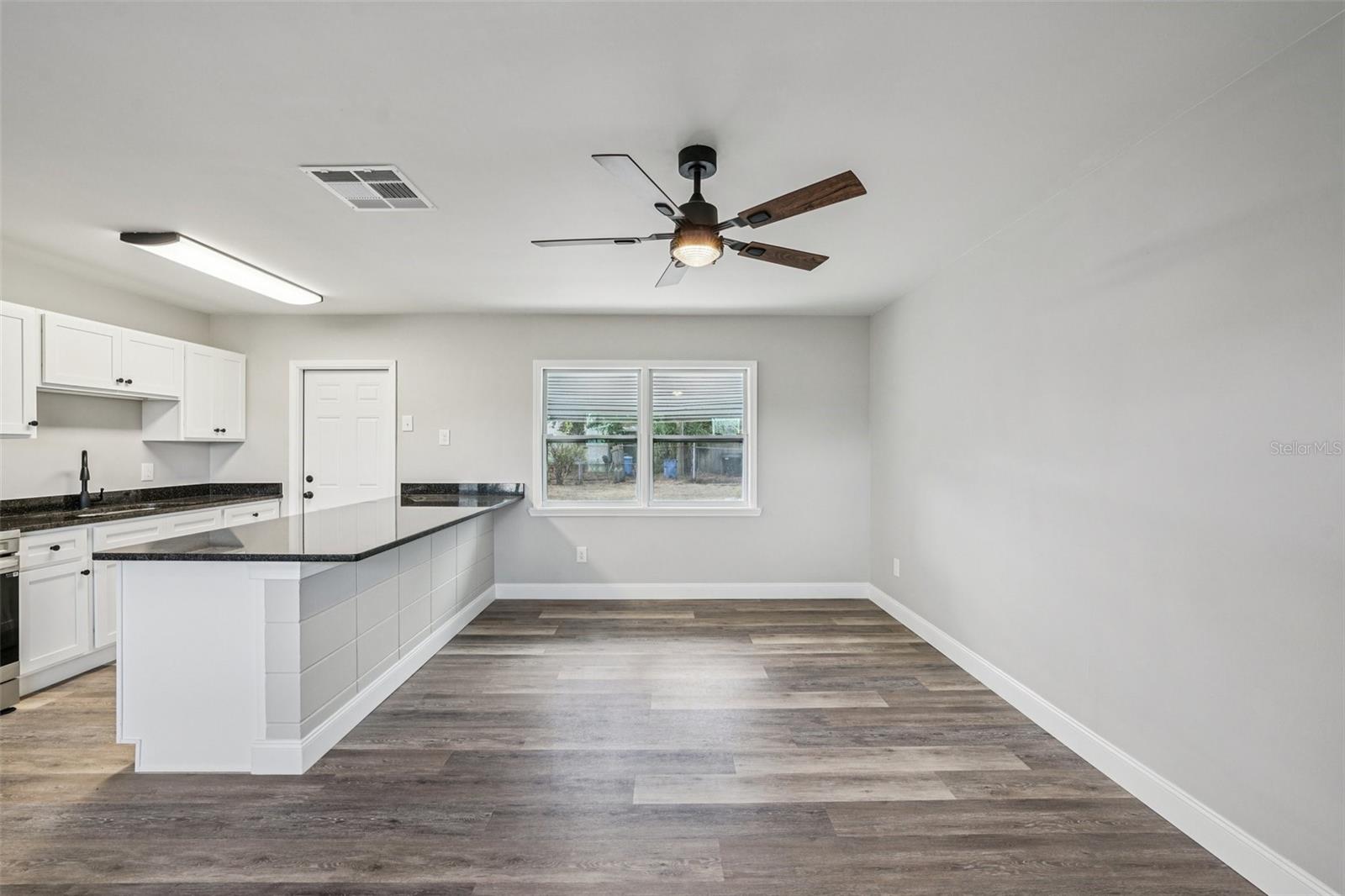 Image 7 of 46 For 5428 Burlington Avenue N