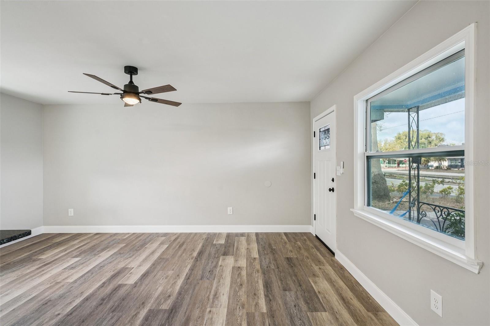 Image 9 of 46 For 5428 Burlington Avenue N