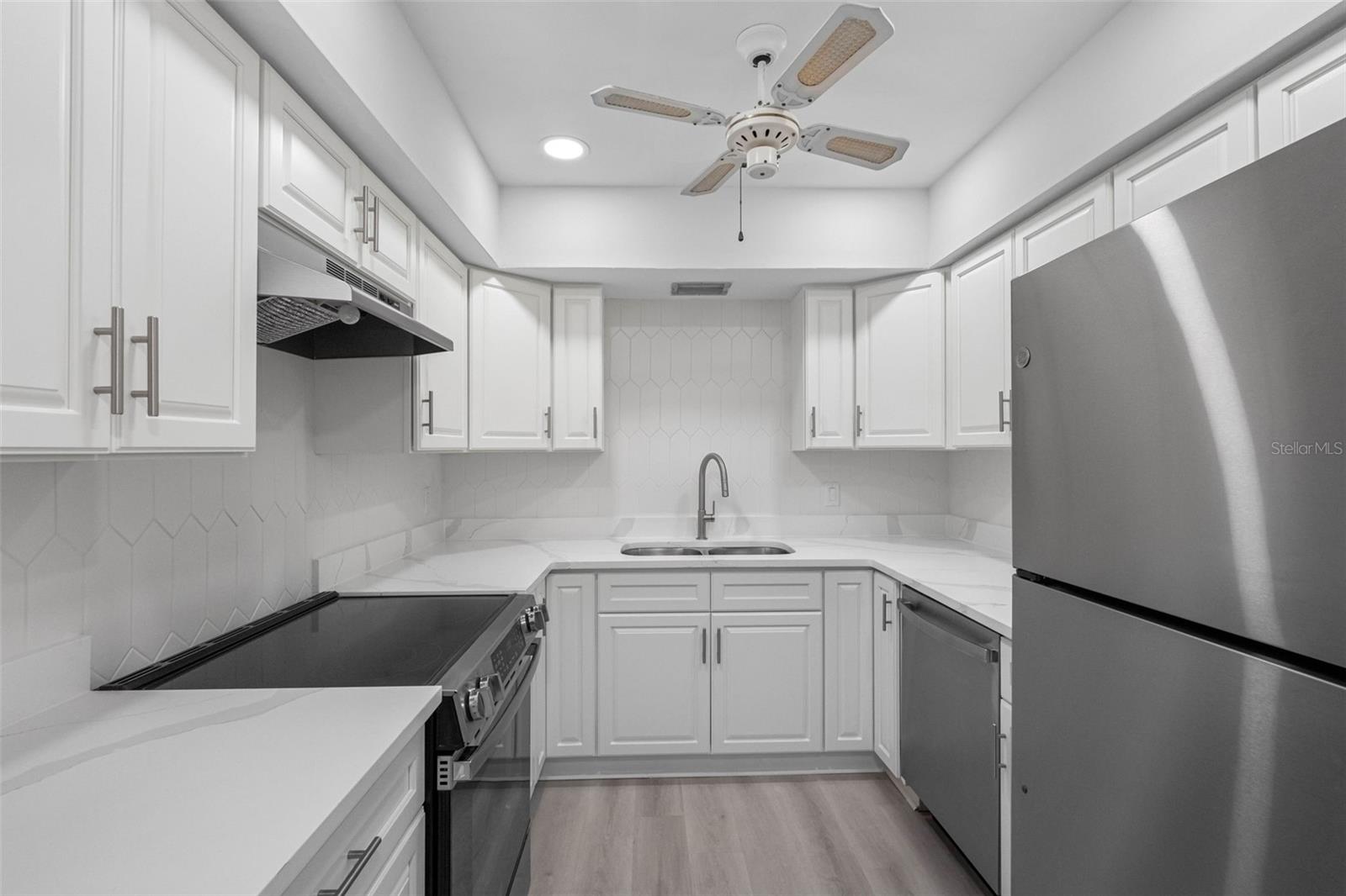 Image 7 of 43 For 1451 Gulf Boulevard 101