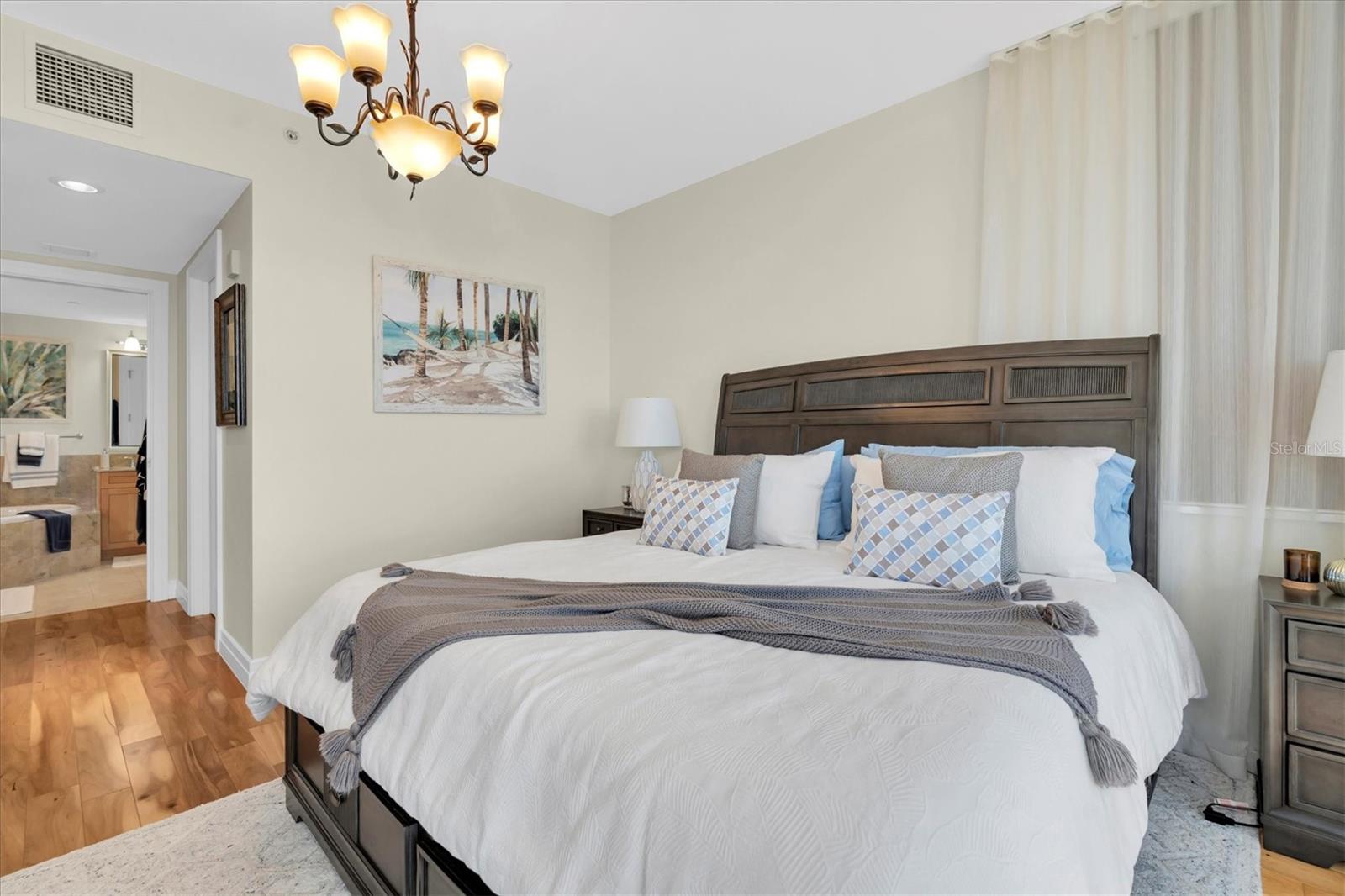 Image 13 of 37 For 331 Cleveland Street 1501