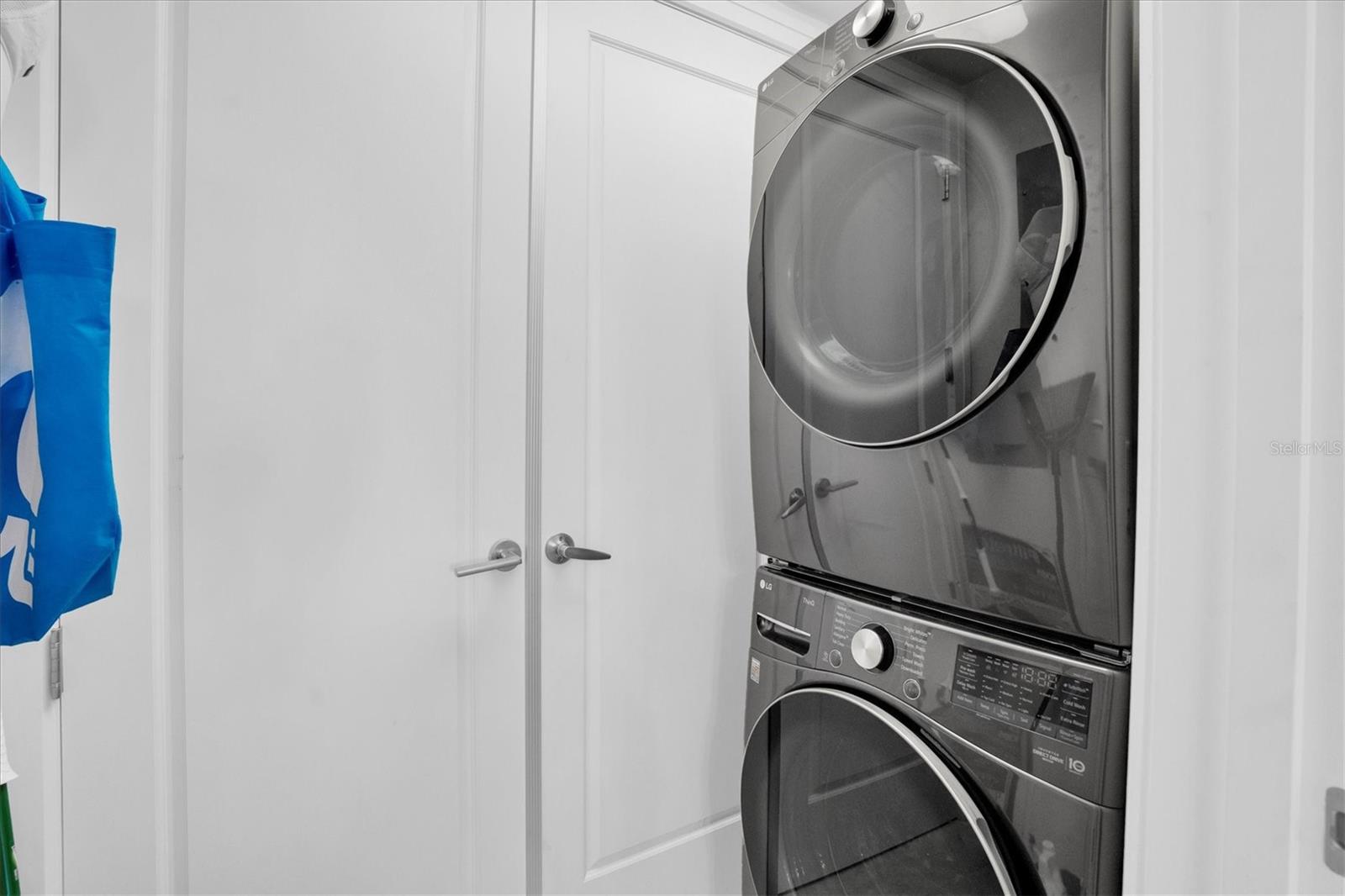 Image 20 of 37 For 331 Cleveland Street 1501