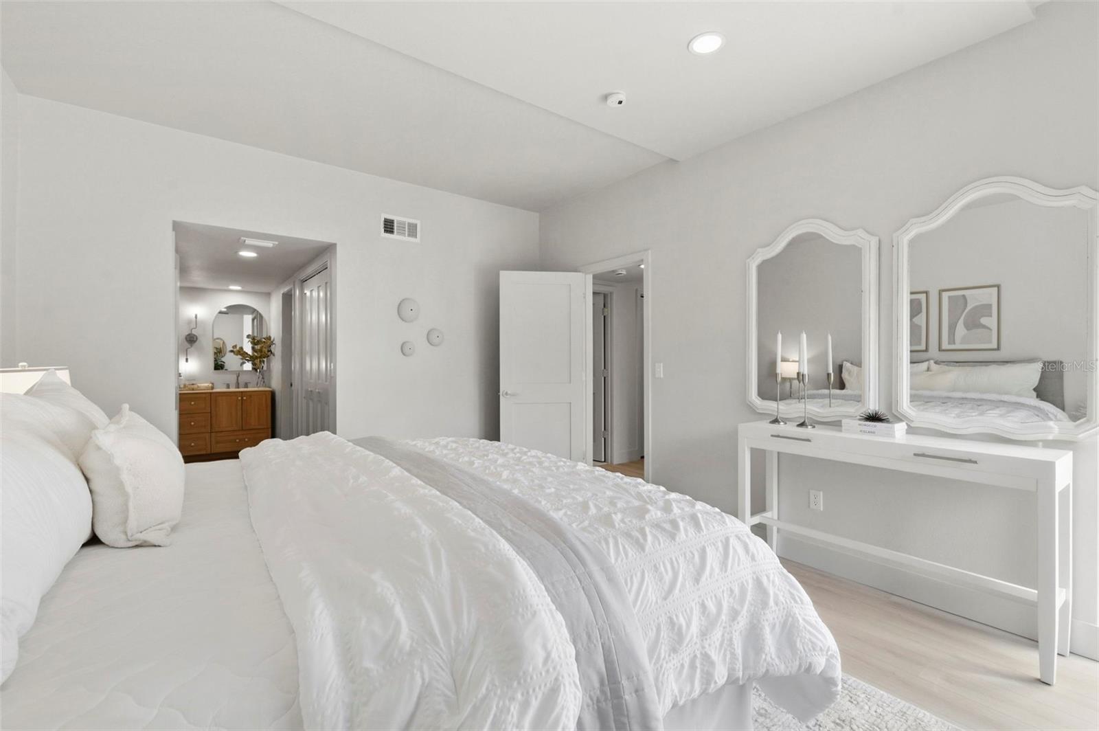 Image 16 of 45 For 557 Pinellas Bayway S 203