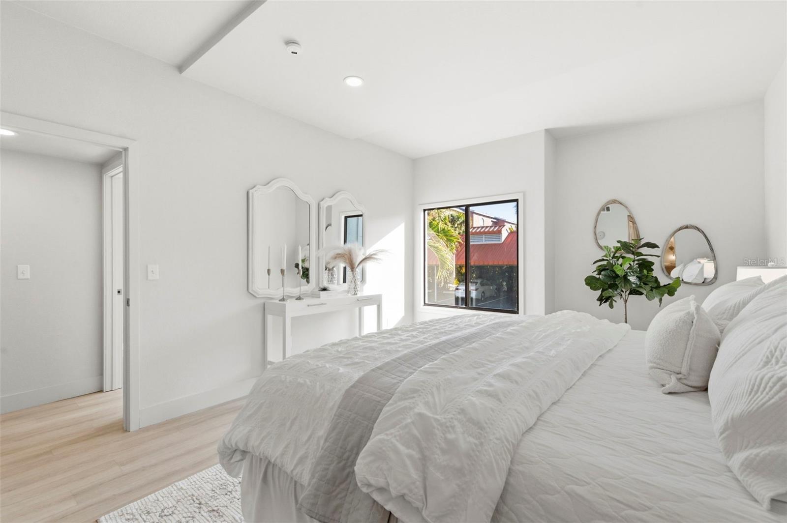 Image 17 of 45 For 557 Pinellas Bayway S 203