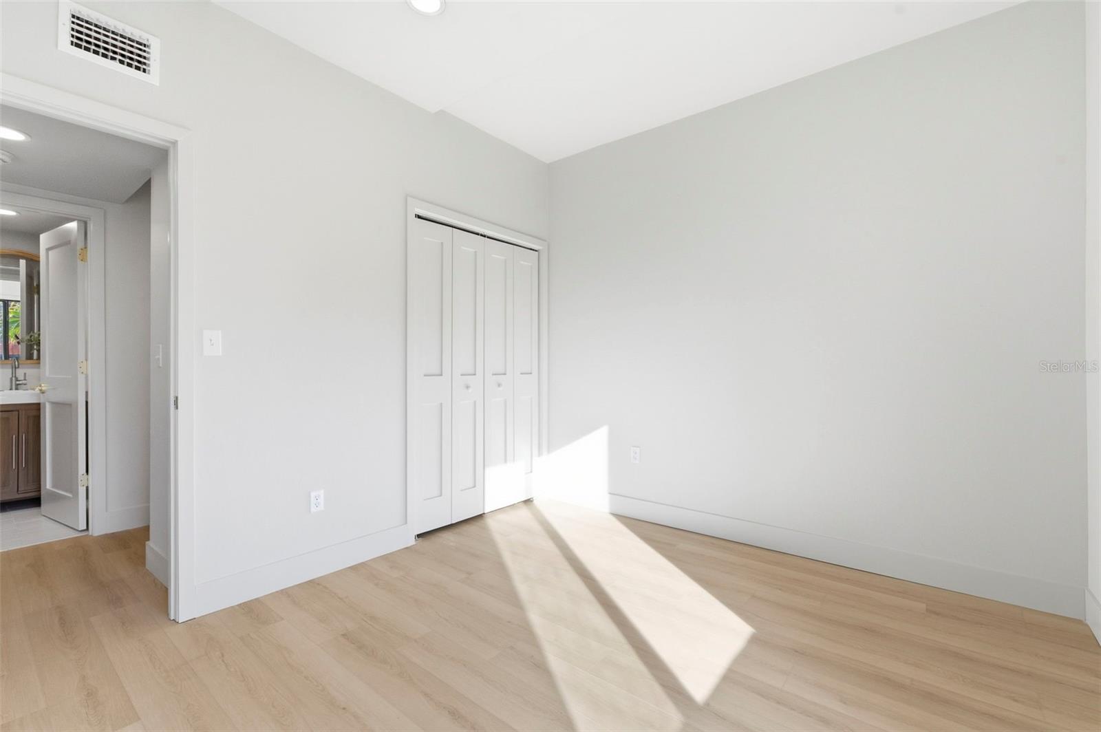 Image 23 of 45 For 557 Pinellas Bayway S 203