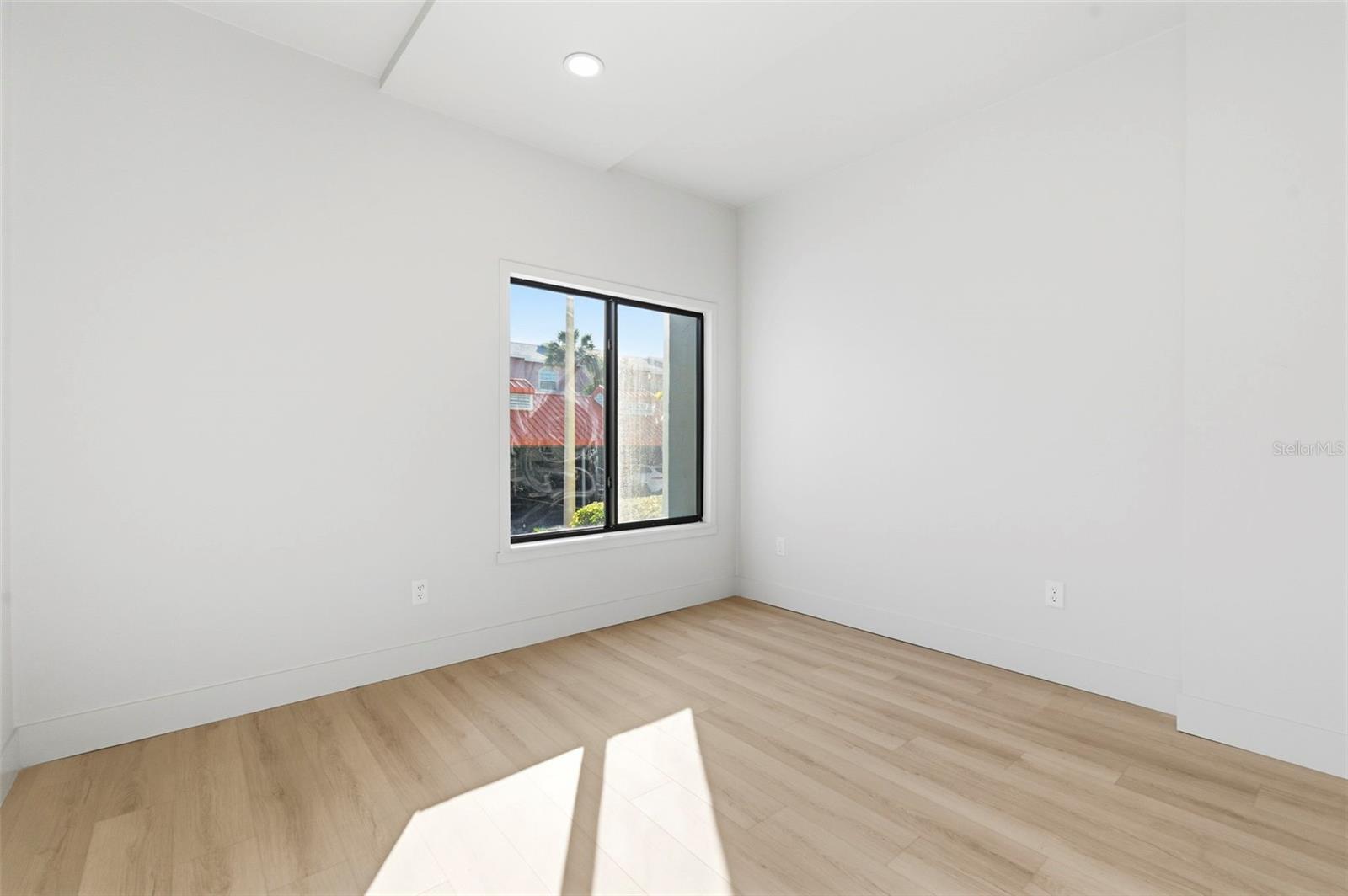 Image 24 of 45 For 557 Pinellas Bayway S 203