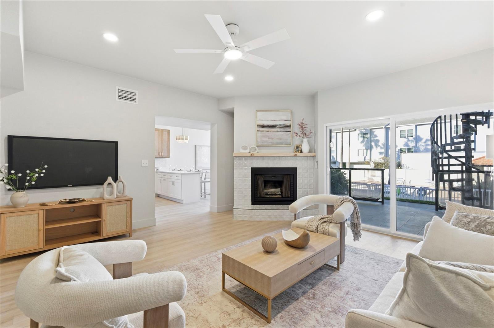 Image 3 of 45 For 557 Pinellas Bayway S 203