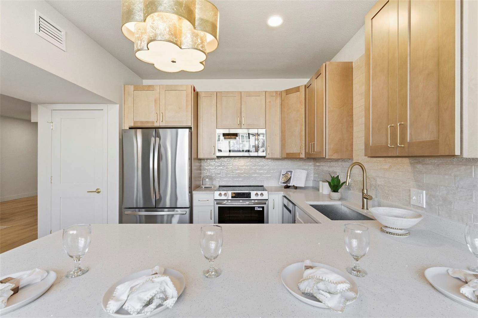 Image 5 of 45 For 557 Pinellas Bayway S 203