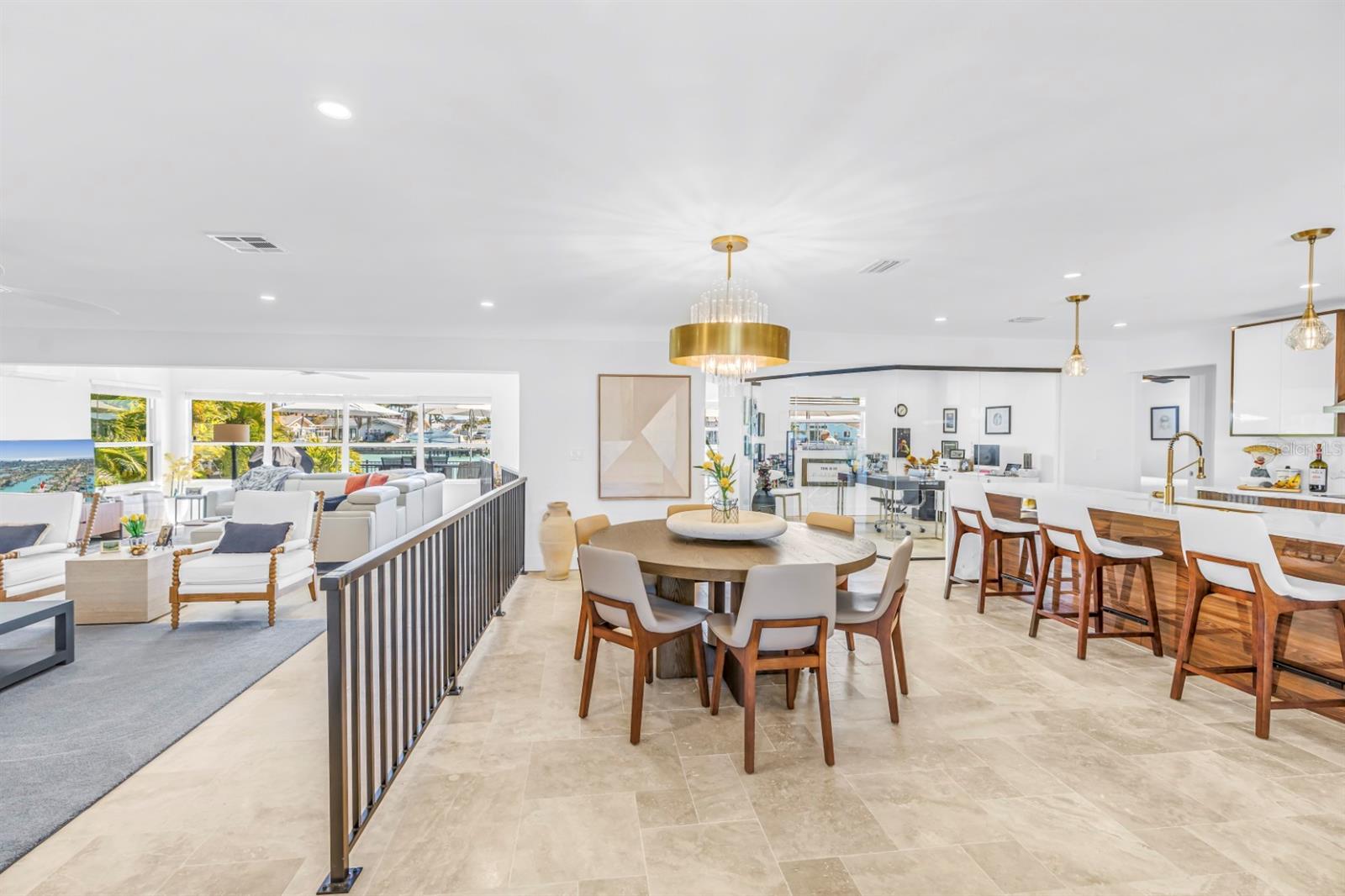 Listing photo id 9 for 795 Capri Boulevard