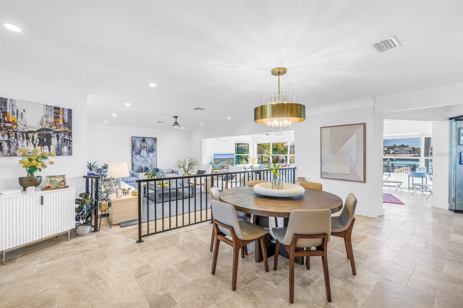 Listing photo id 11 for 795 Capri Boulevard