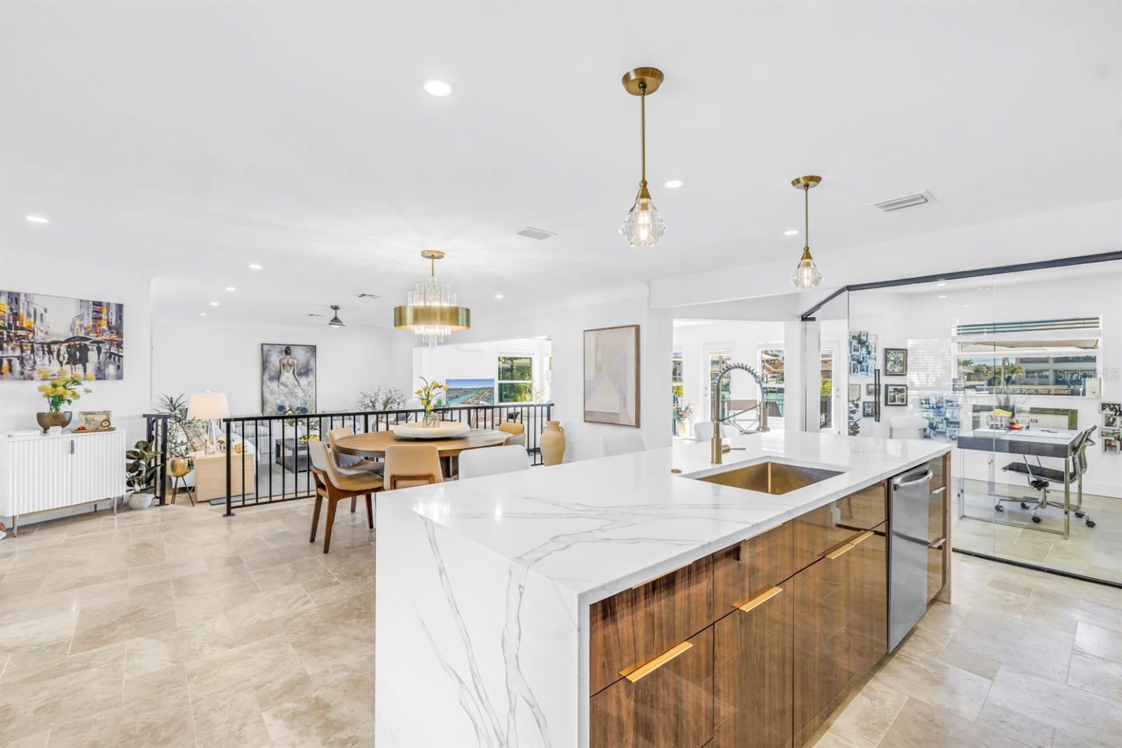 Listing photo id 16 for 795 Capri Boulevard