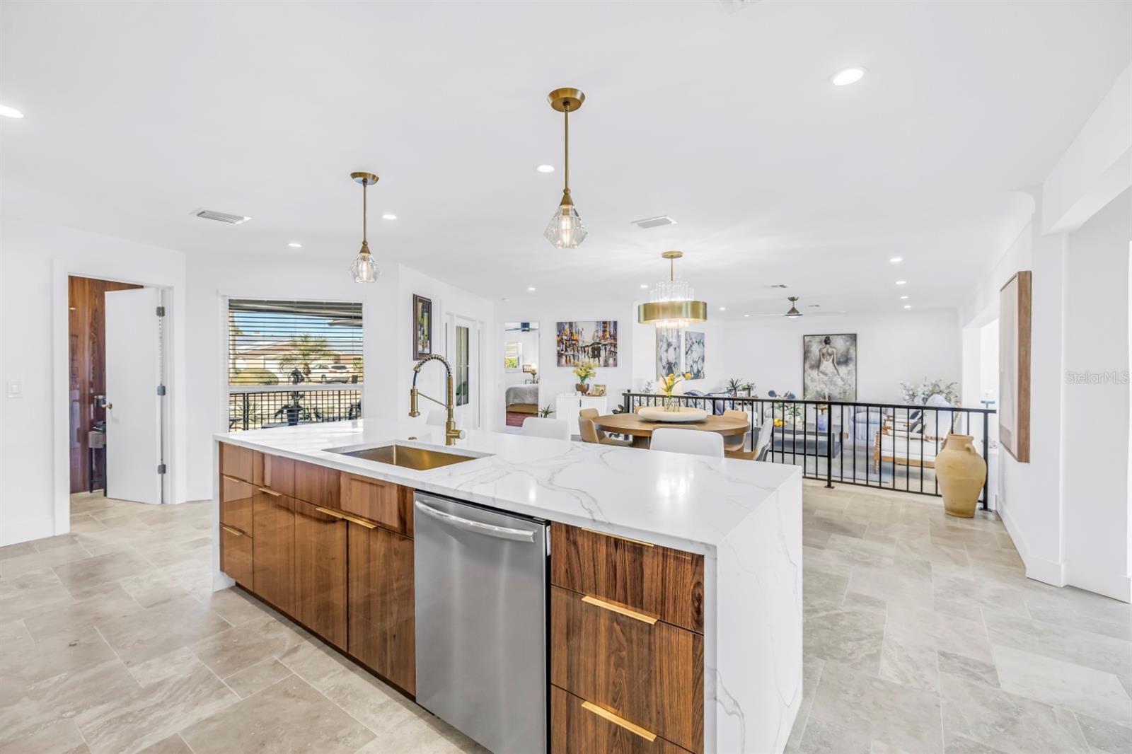 Listing photo id 17 for 795 Capri Boulevard