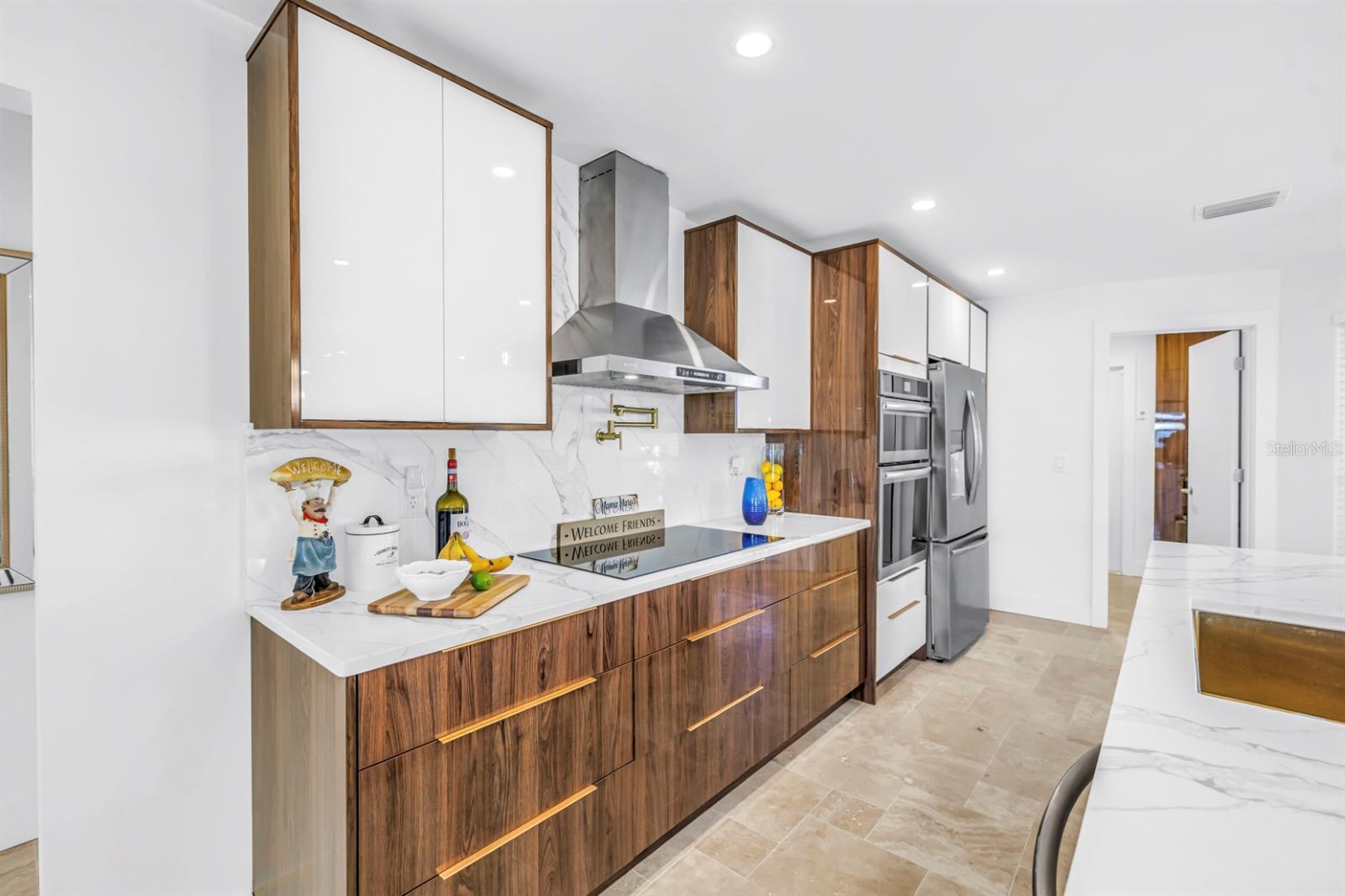 Listing photo id 18 for 795 Capri Boulevard