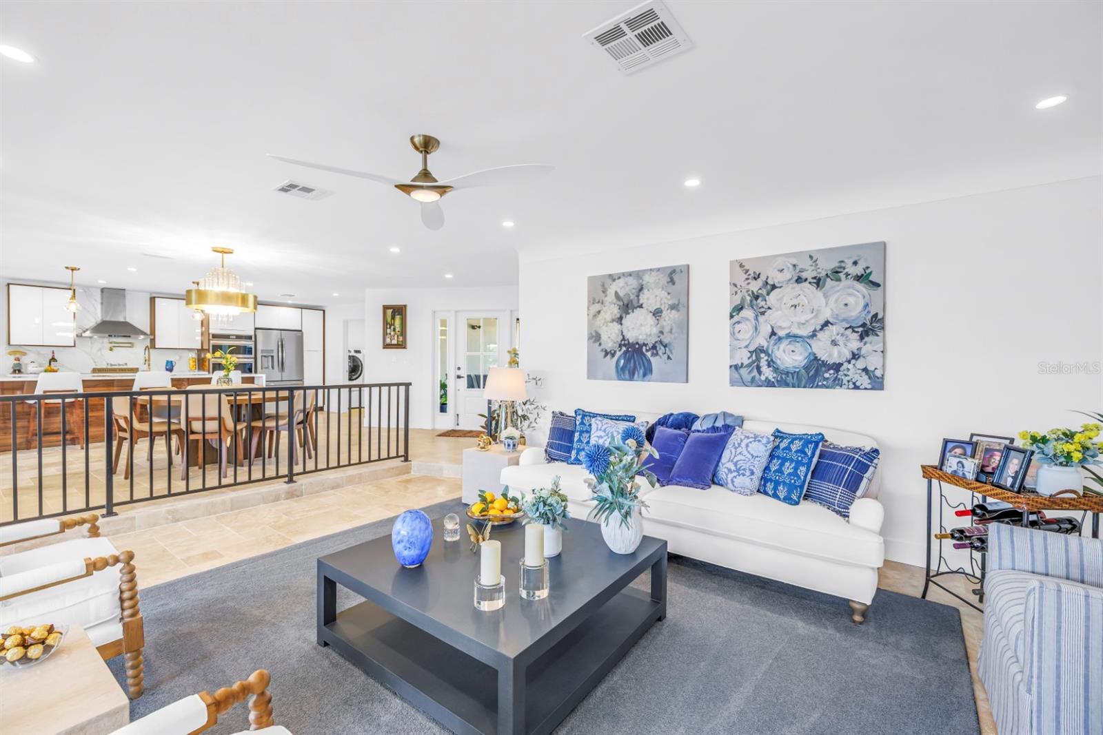 Listing photo id 22 for 795 Capri Boulevard