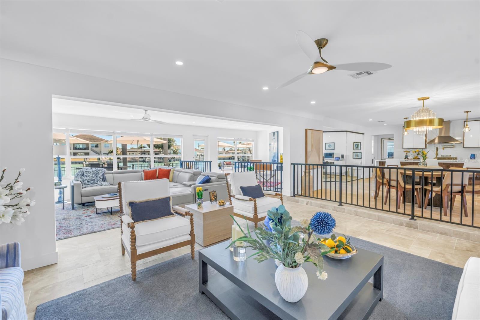 Listing photo id 23 for 795 Capri Boulevard