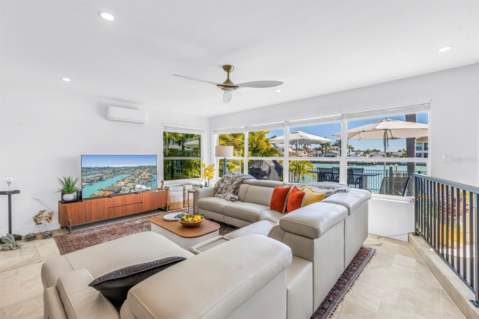 Listing photo id 24 for 795 Capri Boulevard