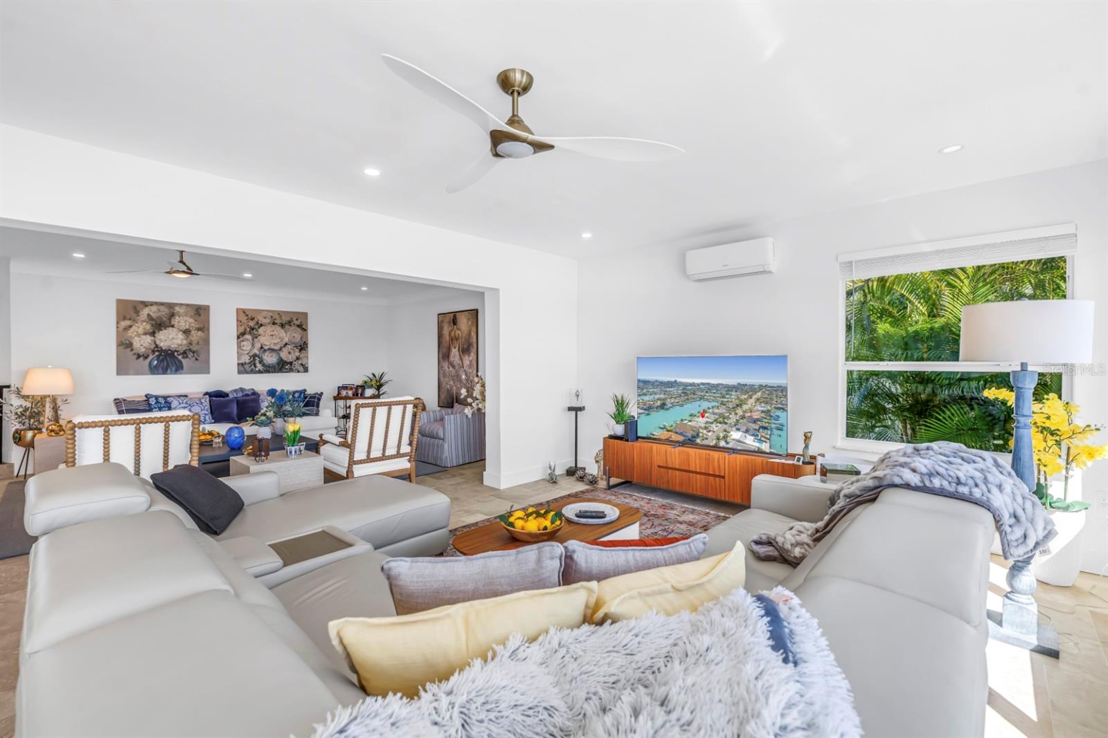 Listing photo id 25 for 795 Capri Boulevard