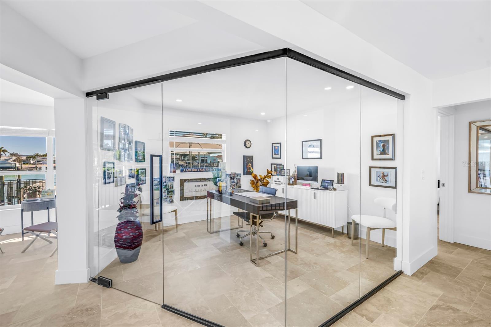 Listing photo id 28 for 795 Capri Boulevard